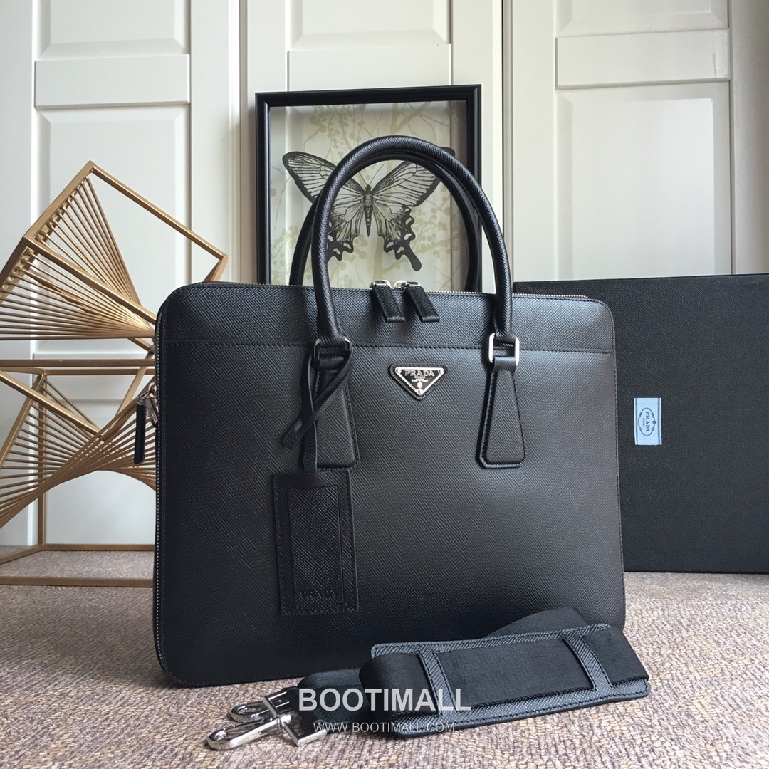 Prada Crossgrain Calfskin Tote Bag with Full Leather Interior and Structured Design 프라다 크로스그레인 카프스킨 풀레더 구조형 토트백 0366B 36.5cm 1