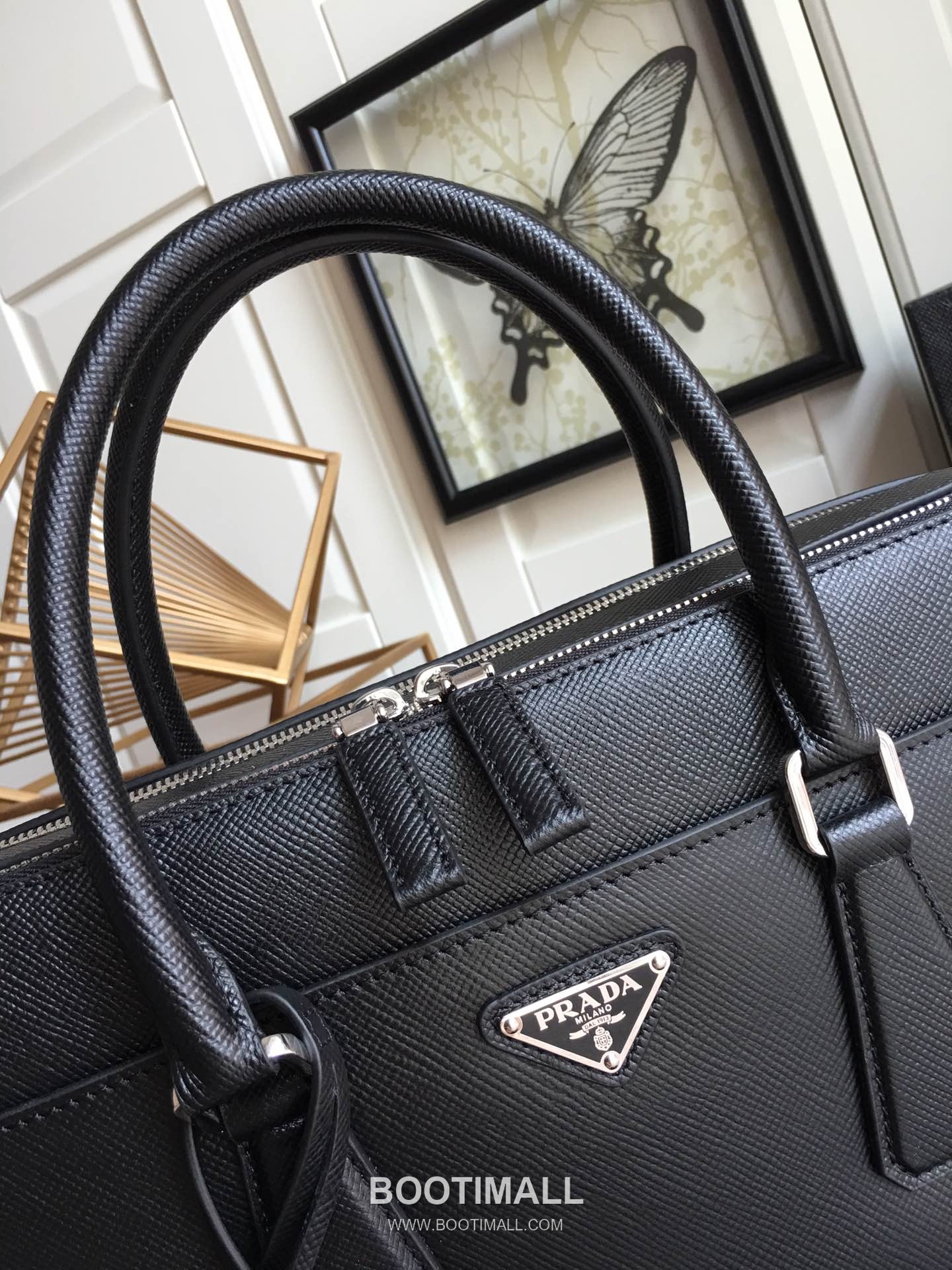 Prada Crossgrain Calfskin Tote Bag with Full Leather Interior and Structured Design 프라다 크로스그레인 카프스킨 풀레더 구조형 토트백 0366B 36.5cm 2