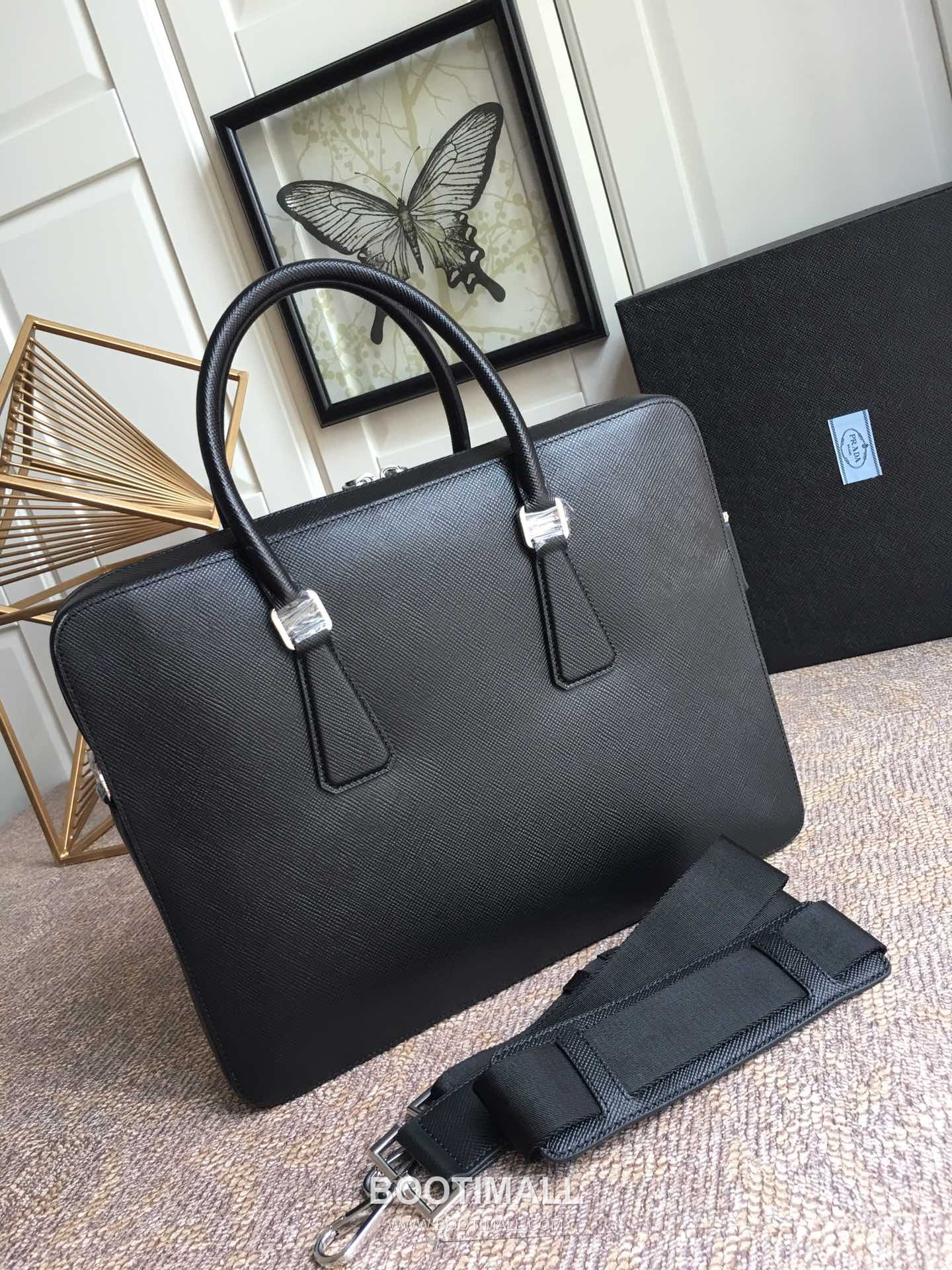 Prada Crossgrain Calfskin Tote Bag with Full Leather Interior and Structured Design 프라다 크로스그레인 카프스킨 풀레더 구조형 토트백 0366B 36.5cm 4