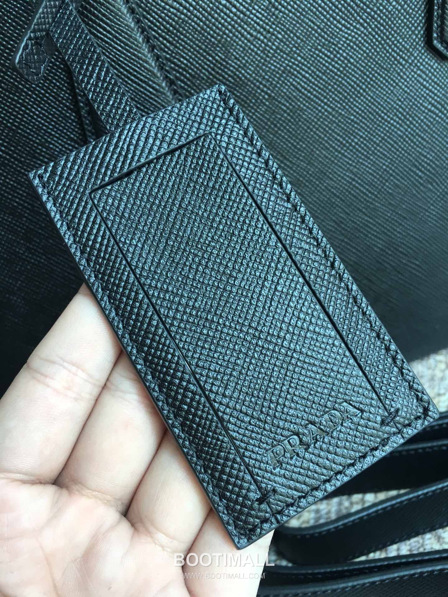 Prada Crossgrain Calfskin Tote Bag with Dual Compartment and Metal Logo Detail 프라다 크로스그레인 카프스킨 더블컴파트먼트 메탈로고 토트백 2VE366B 36cm 3