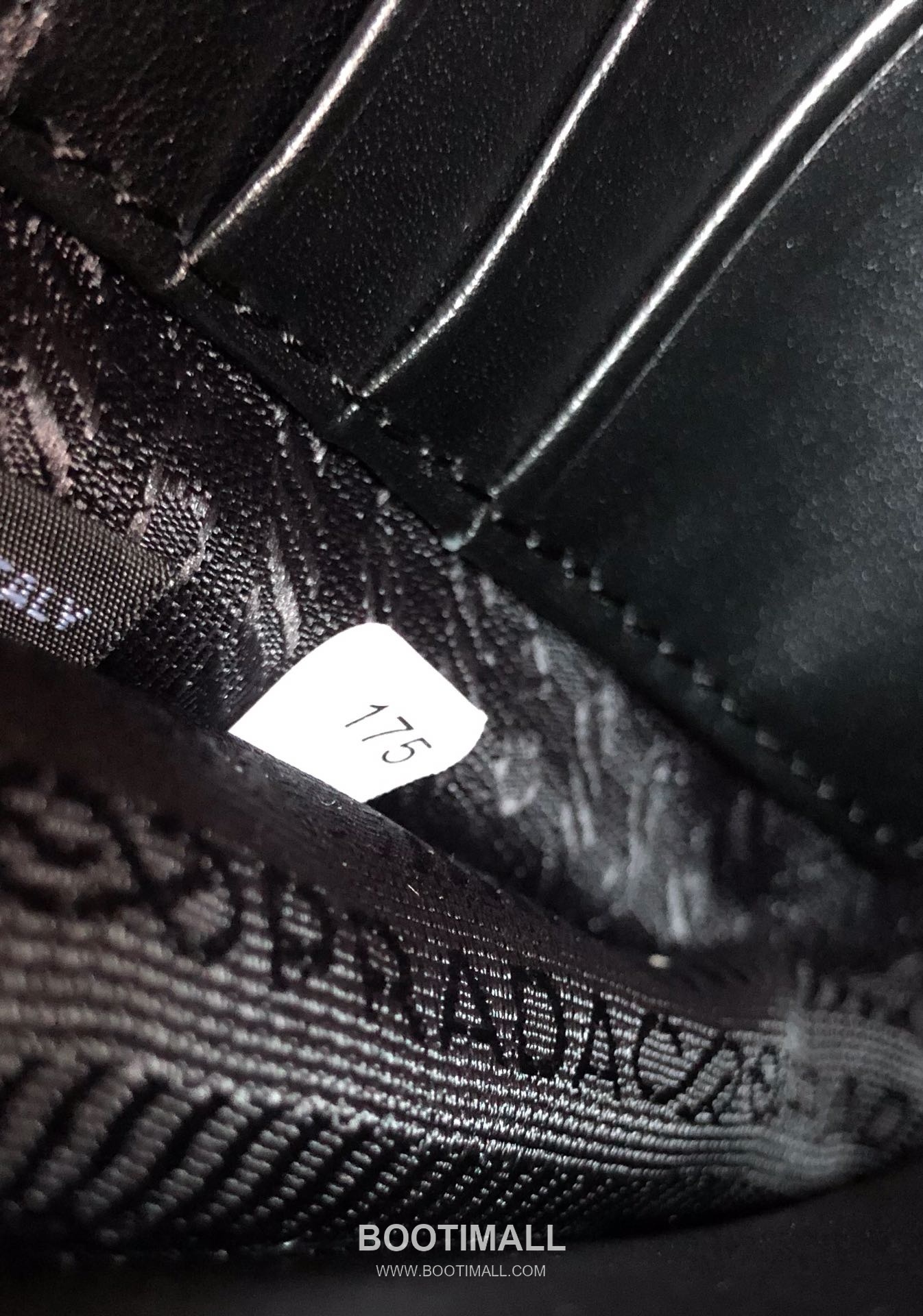 Prada Saffiano Calfskin Clutch Bag with Wrist Strap and Card Slot Detail 프라다 사피아노 카프스킨 손목스트랩 카드슬롯 클러치 2VF019 26cm 8