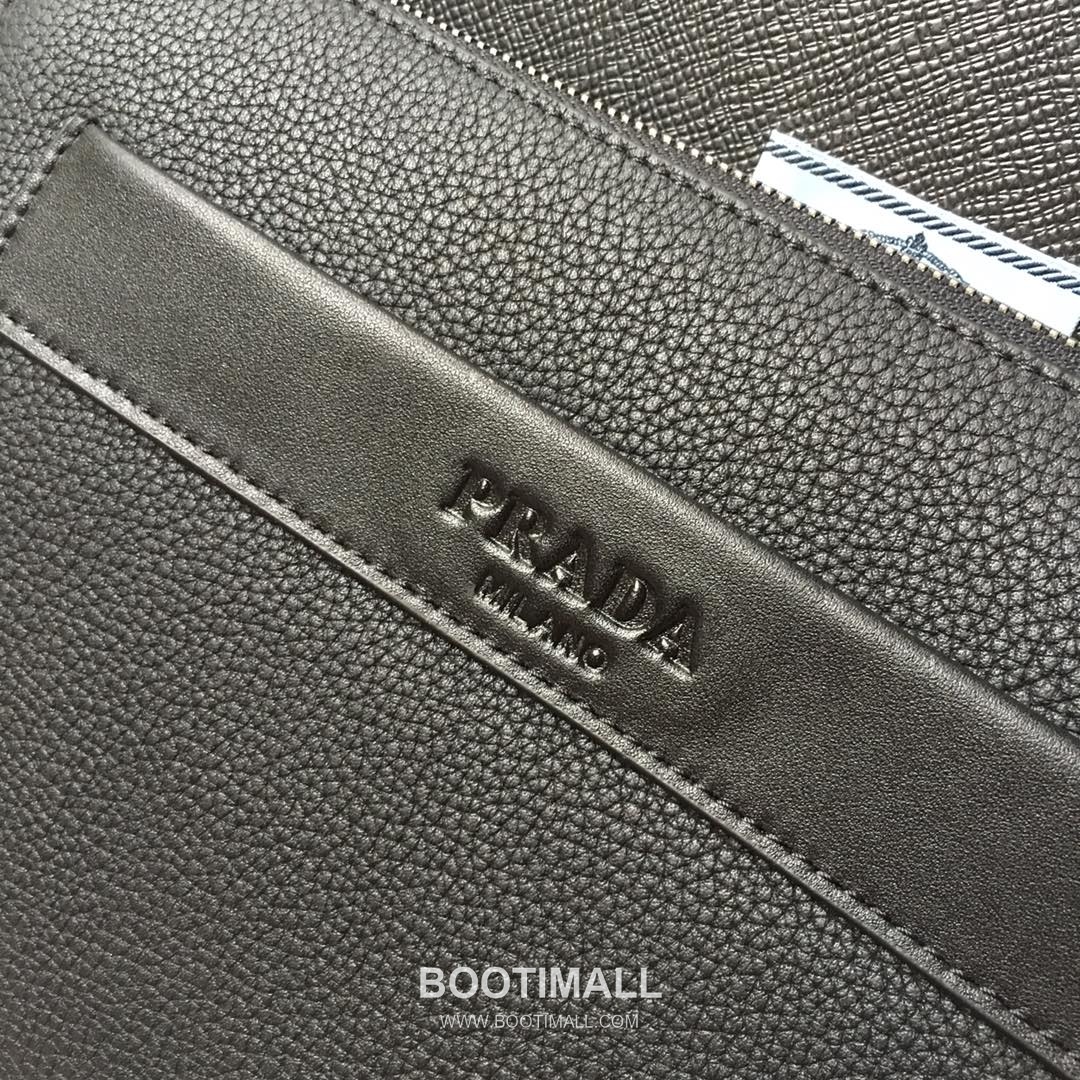 Prada Deer Grain Calfskin Clutch Bag with Full Leather Interior and Metal Logo Detail 프라다 디어그레인 카프스킨 풀레더 메탈로고 클러치 001A 26cm 2
