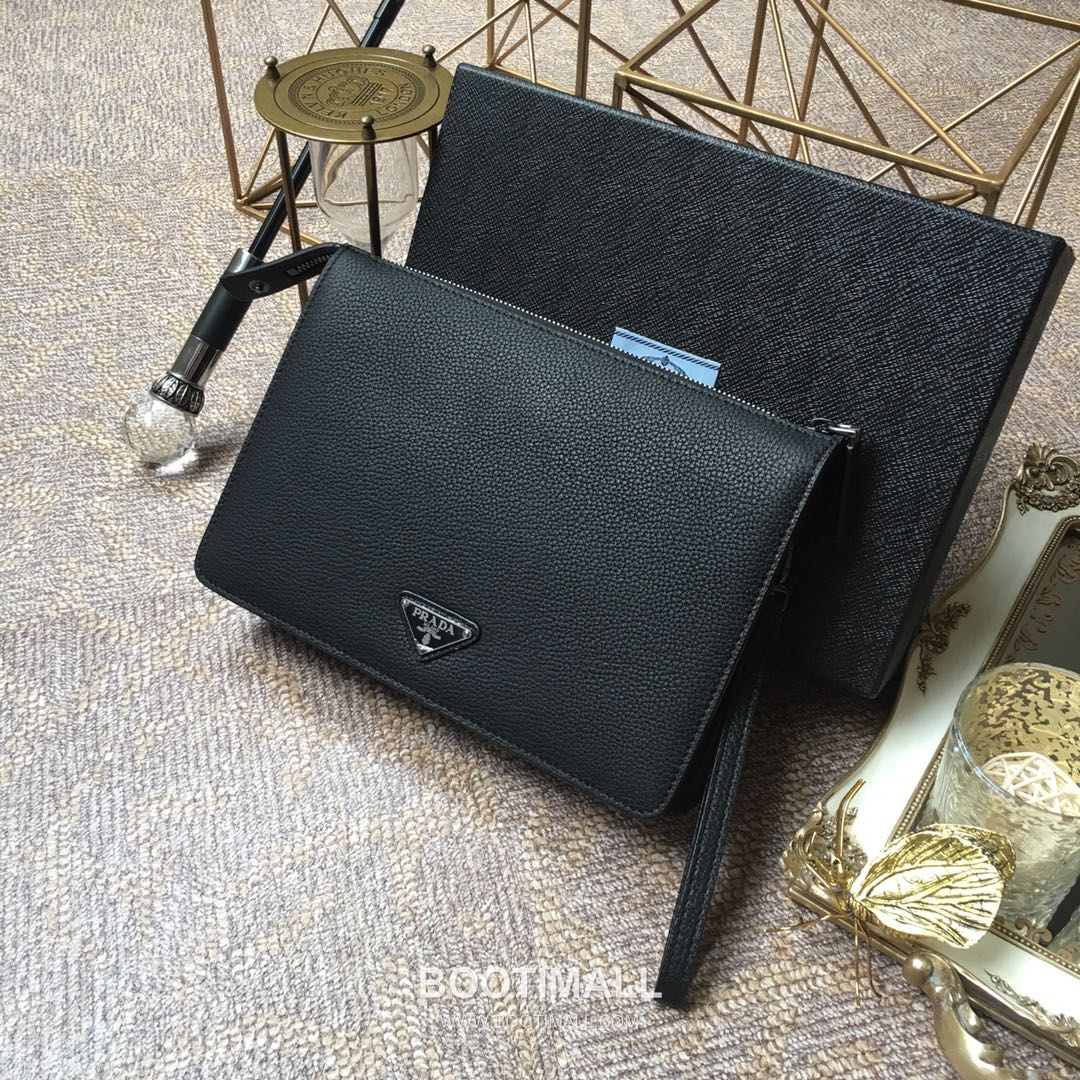 Prada Deer Grain Calfskin Clutch Bag with Full Leather Interior and Metal Logo Detail 프라다 디어그레인 카프스킨 풀레더 메탈로고 클러치 001A 26cm 4