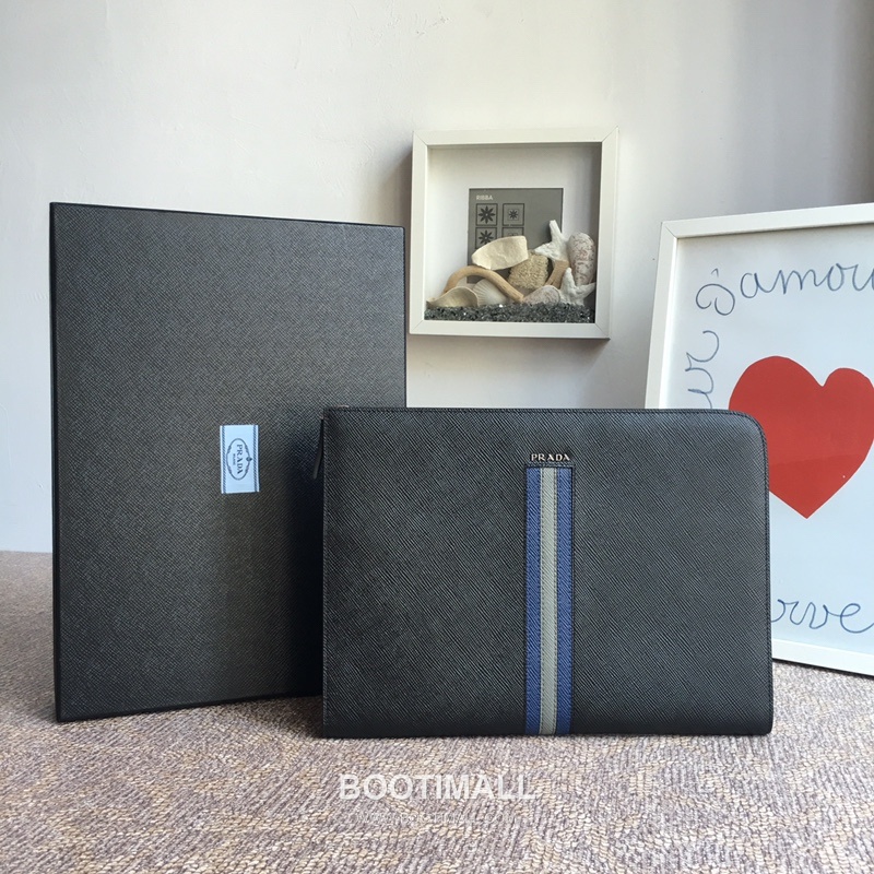 Prada Crossgrain Calfskin Clutch Bag with L-Shaped Zip and Metal Logo Detail 프라다 크로스그레인 카프스킨 L지퍼 메탈로고 클러치 2VN003 33cm 1