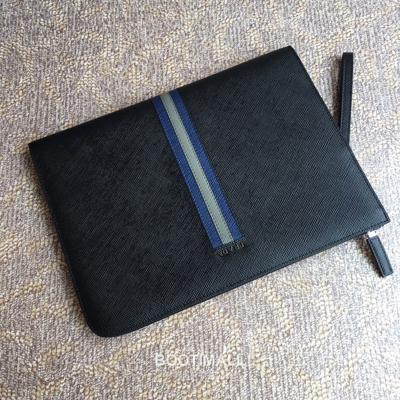 Prada Crossgrain Calfskin Clutch Bag with L-Shaped Zip and Metal Logo Detail 프라다 크로스그레인 카프스킨 L지퍼 메탈로고 클러치 2VN003 33cm 4