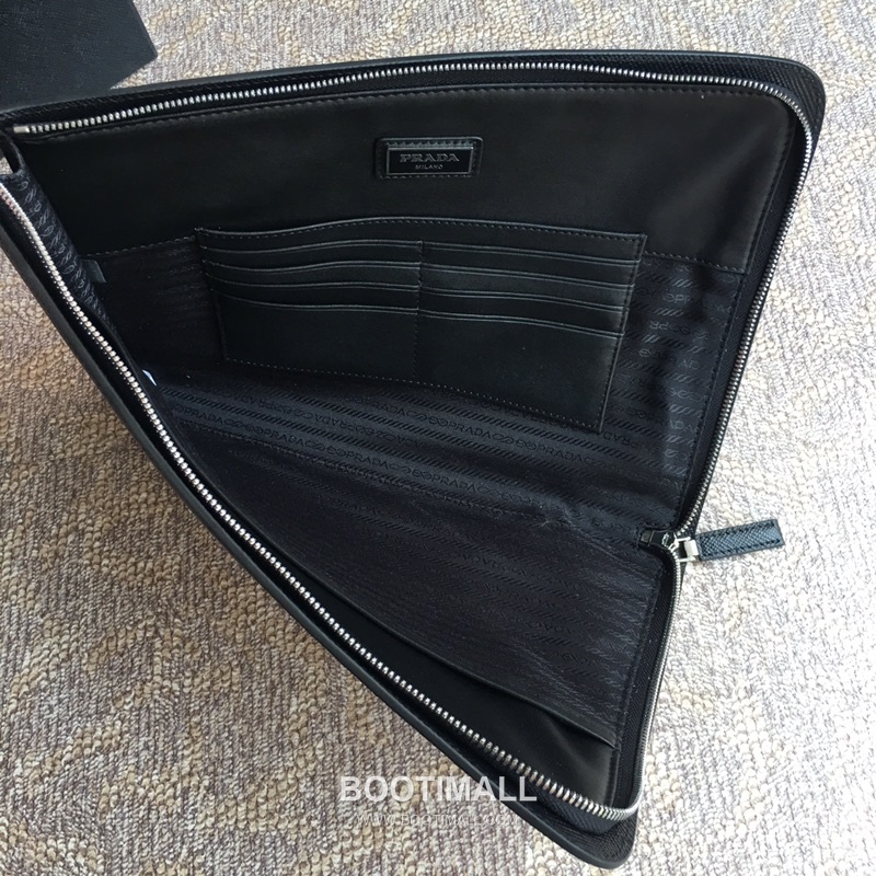 Prada Crossgrain Calfskin Clutch Bag with L-Shaped Zip and Metal Logo Detail 프라다 크로스그레인 카프스킨 L지퍼 메탈로고 클러치 2VN003 33cm 6