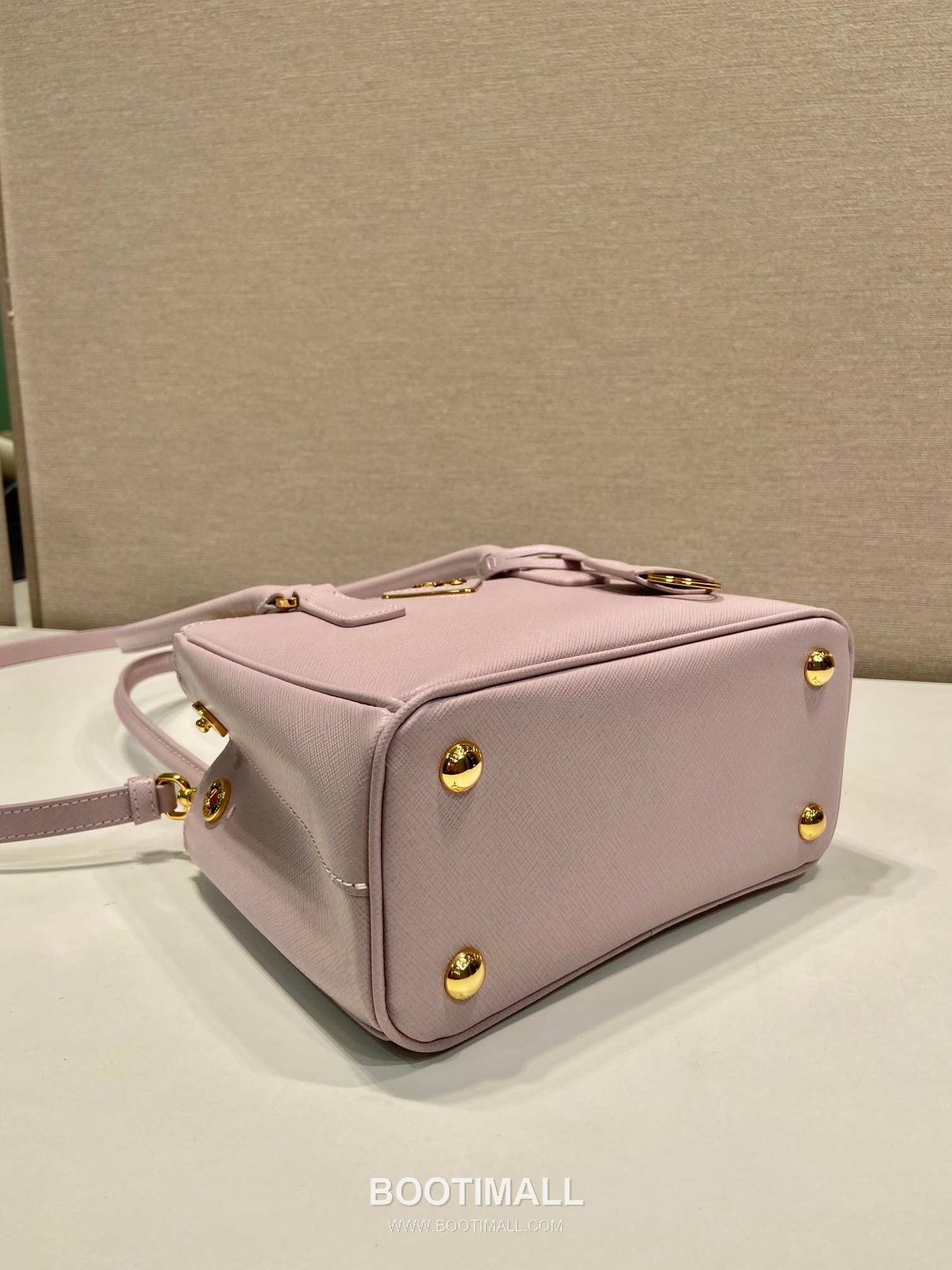 Prada Galleria Crossgrain Calfskin Top Handle Bag with Detachable Strap and Logo Detail 프라다 갈레리아 크로스그레인 카프스킨 탑핸들 스트랩 토트백 1BA906 20cm 6