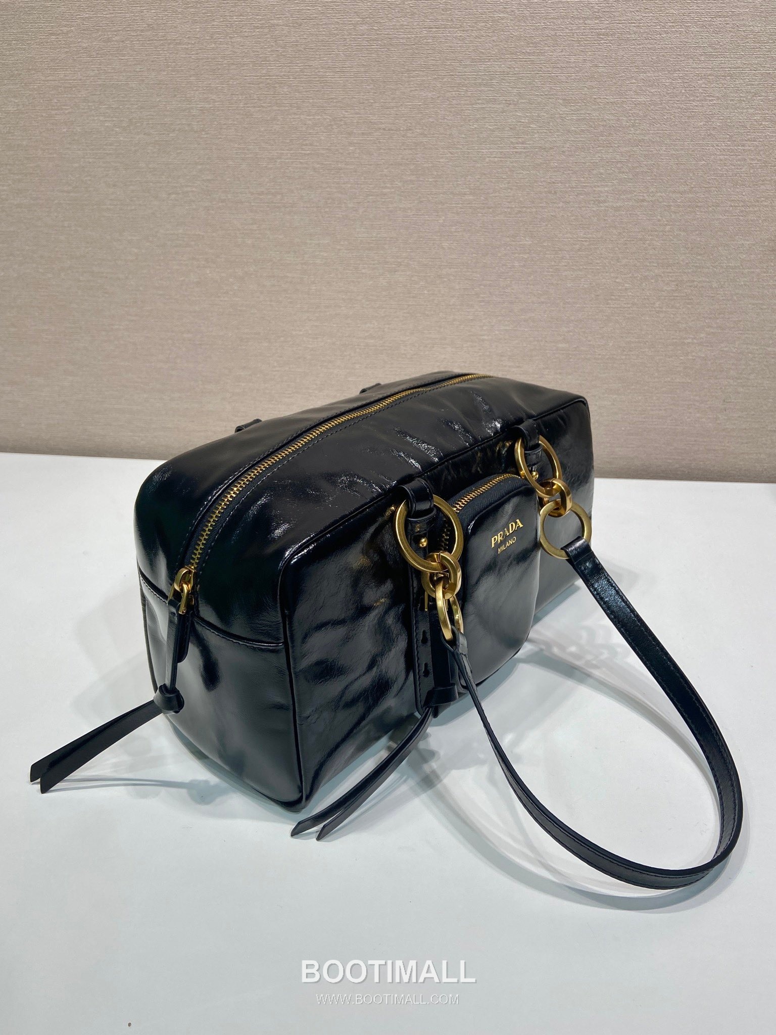 Prada Oiled Wax Calfskin Shoulder Bag with Vintage Metal Hardware and Zip Pocket Detail 프라다 오일왁스 카프스킨 빈티지메탈 지퍼포켓 숄더백 1BB138 30cm 4