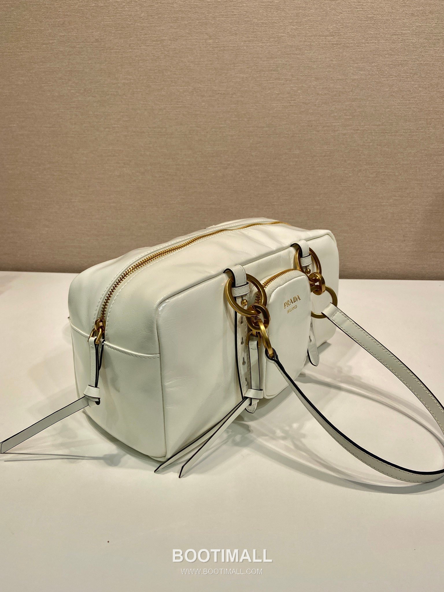 Prada Oiled Wax Calfskin Shoulder Bag with Vintage Metal Hardware and Zip Pocket Detail 프라다 오일왁스 카프스킨 빈티지메탈 지퍼포켓 숄더백 1BB138 30cm 4