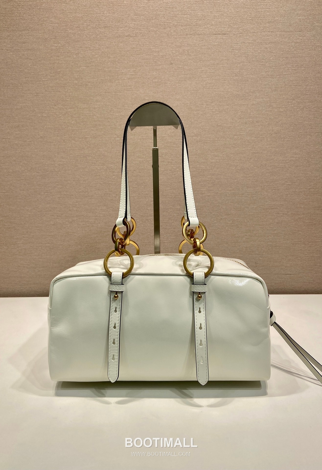 Prada Oiled Wax Calfskin Shoulder Bag with Vintage Metal Hardware and Zip Pocket Detail 프라다 오일왁스 카프스킨 빈티지메탈 지퍼포켓 숄더백 1BB138 30cm 5