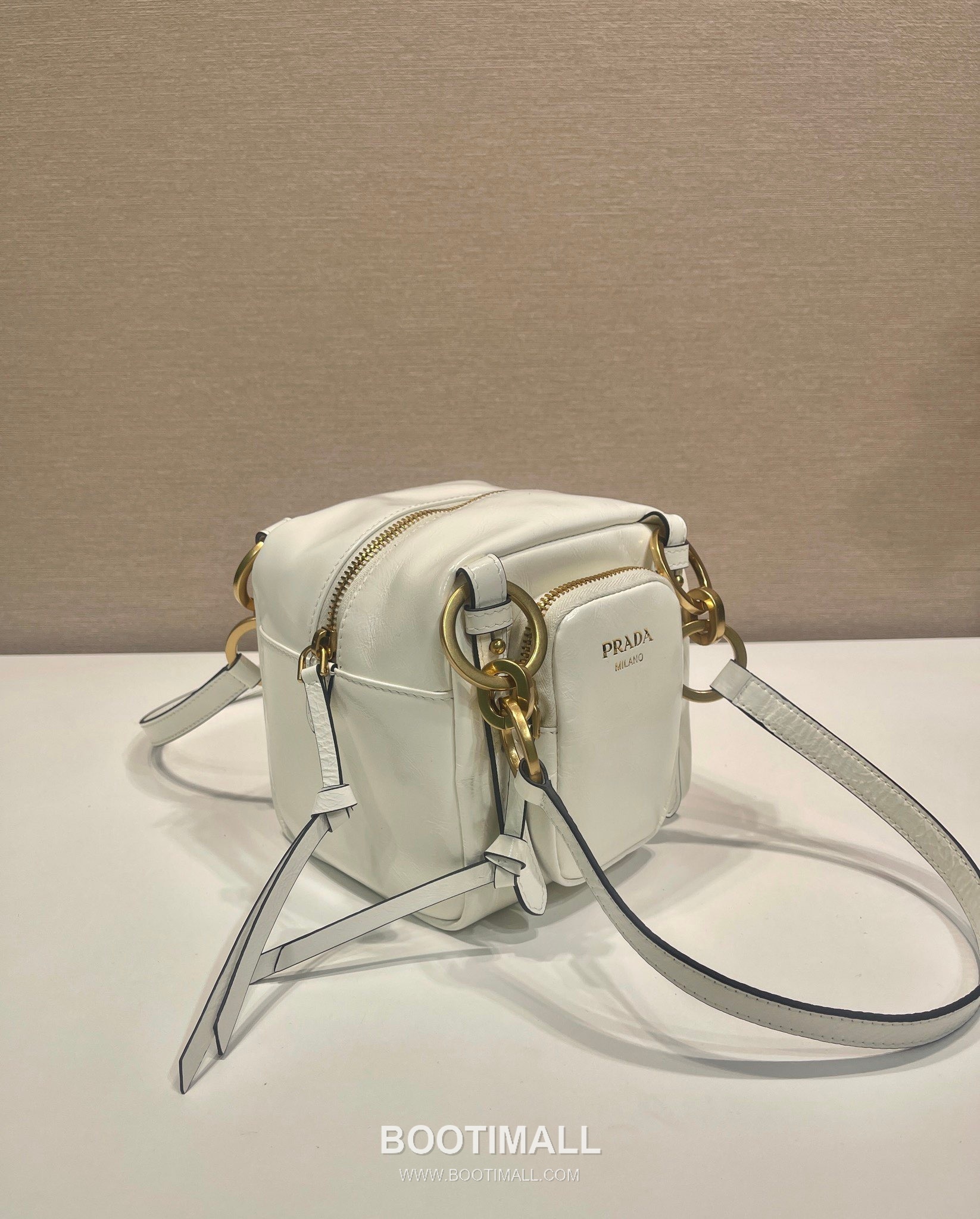 Prada Oiled Wax Calfskin Mini Top Handle Bag with Vintage Metal Hardware and Zip Pocket Detail 프라다 오일왁스 카프스킨 빈티지메탈 지퍼포켓 미니 토트백 1BB137 14cm 4