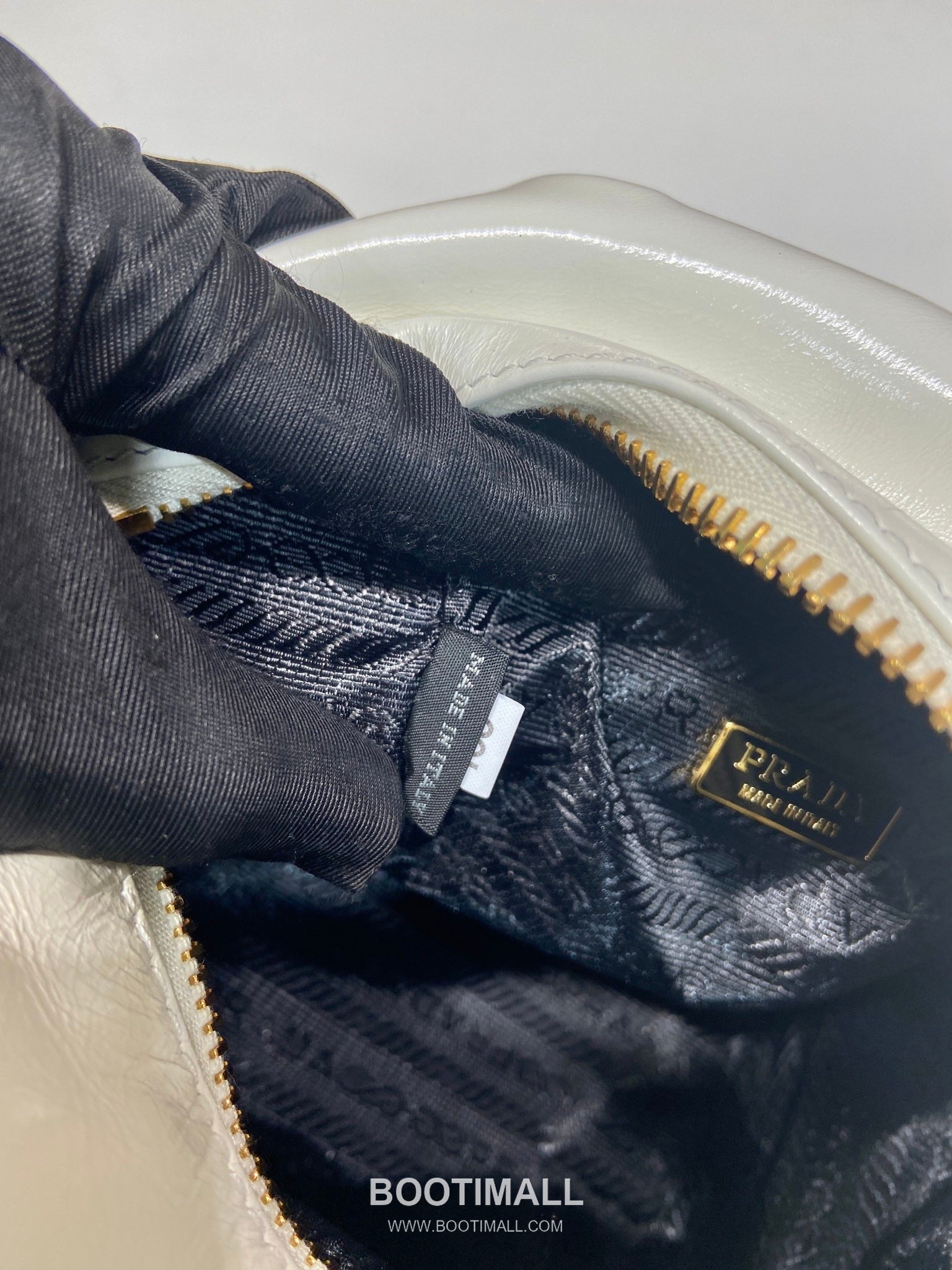 Prada Oiled Wax Calfskin Mini Top Handle Bag with Vintage Metal Hardware and Zip Pocket Detail 프라다 오일왁스 카프스킨 빈티지메탈 지퍼포켓 미니 토트백 1BB137 14cm 7