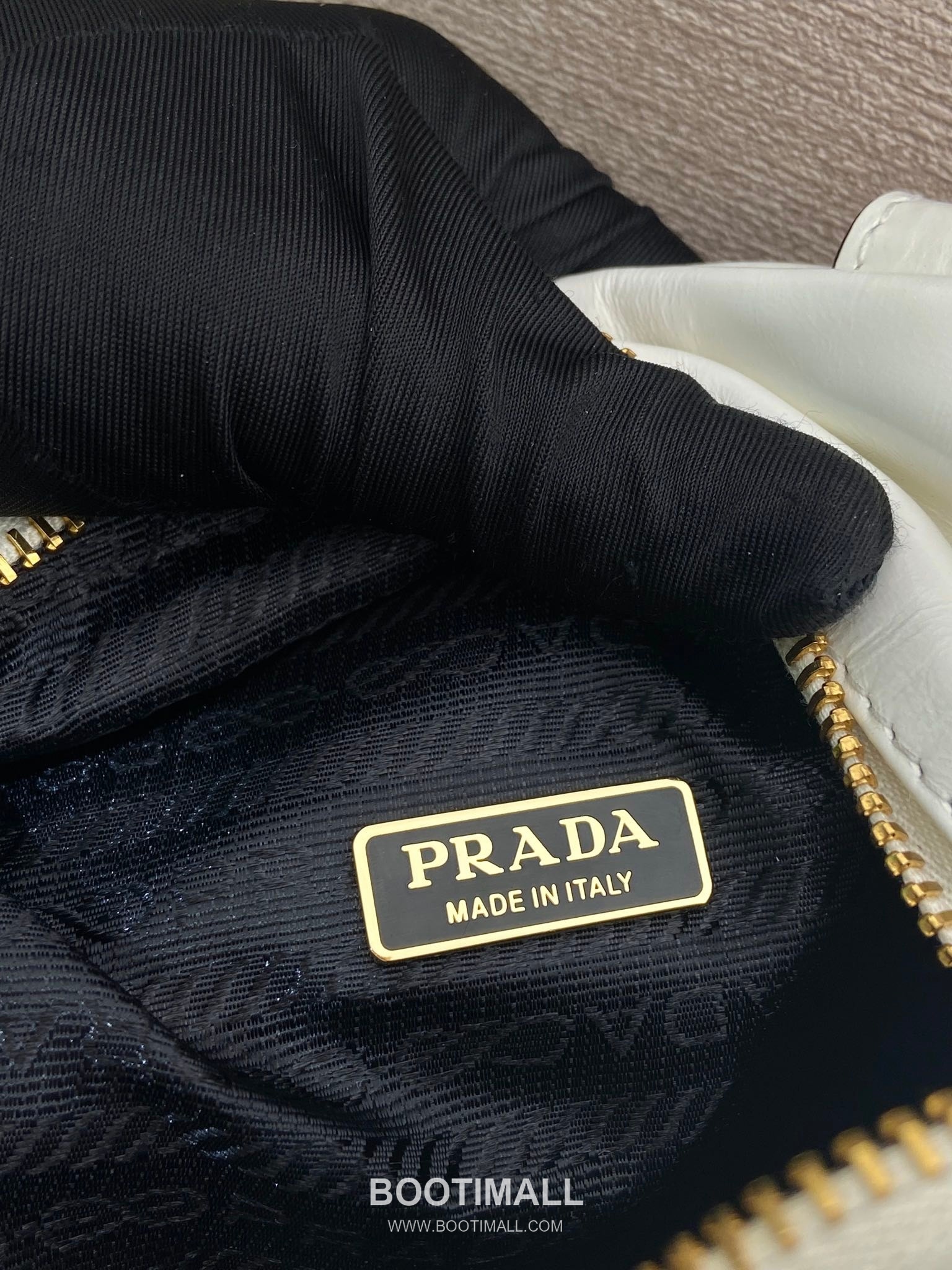 Prada Oiled Wax Calfskin Mini Top Handle Bag with Vintage Metal Hardware and Zip Pocket Detail 프라다 오일왁스 카프스킨 빈티지메탈 지퍼포켓 미니 토트백 1BB137 14cm 9