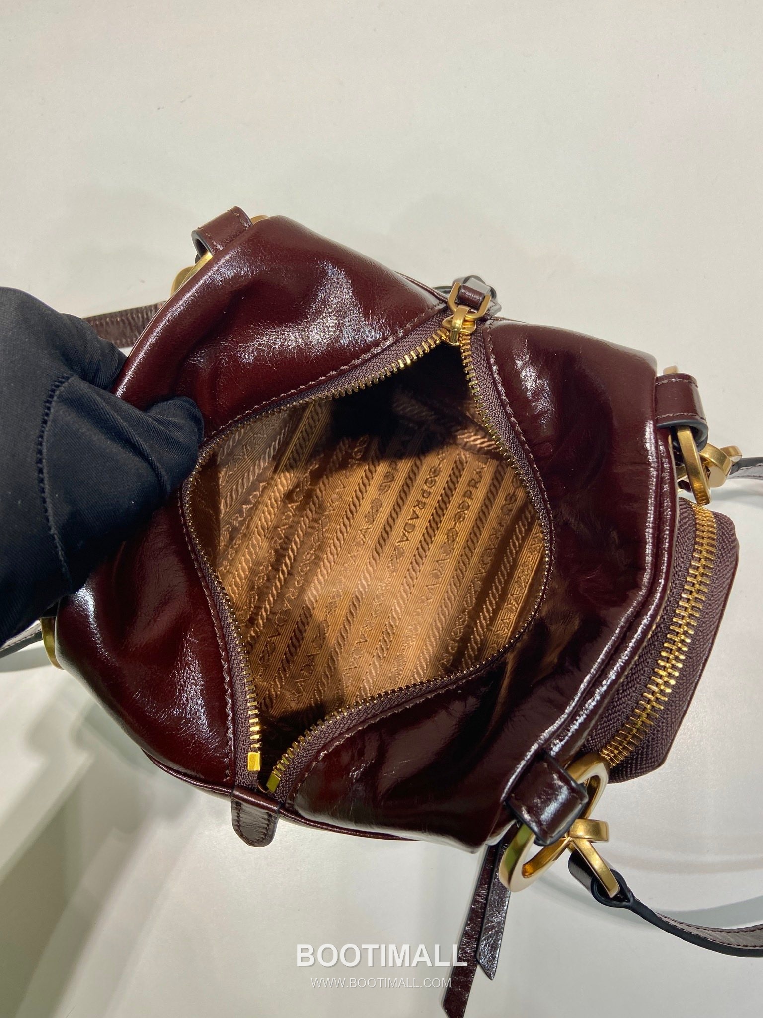 Prada Oiled Wax Calfskin Mini Top Handle Bag with Vintage Metal Hardware and Zip Pocket Detail 프라다 오일왁스 카프스킨 빈티지메탈 지퍼포켓 미니 토트백 1BB137 14cm 8