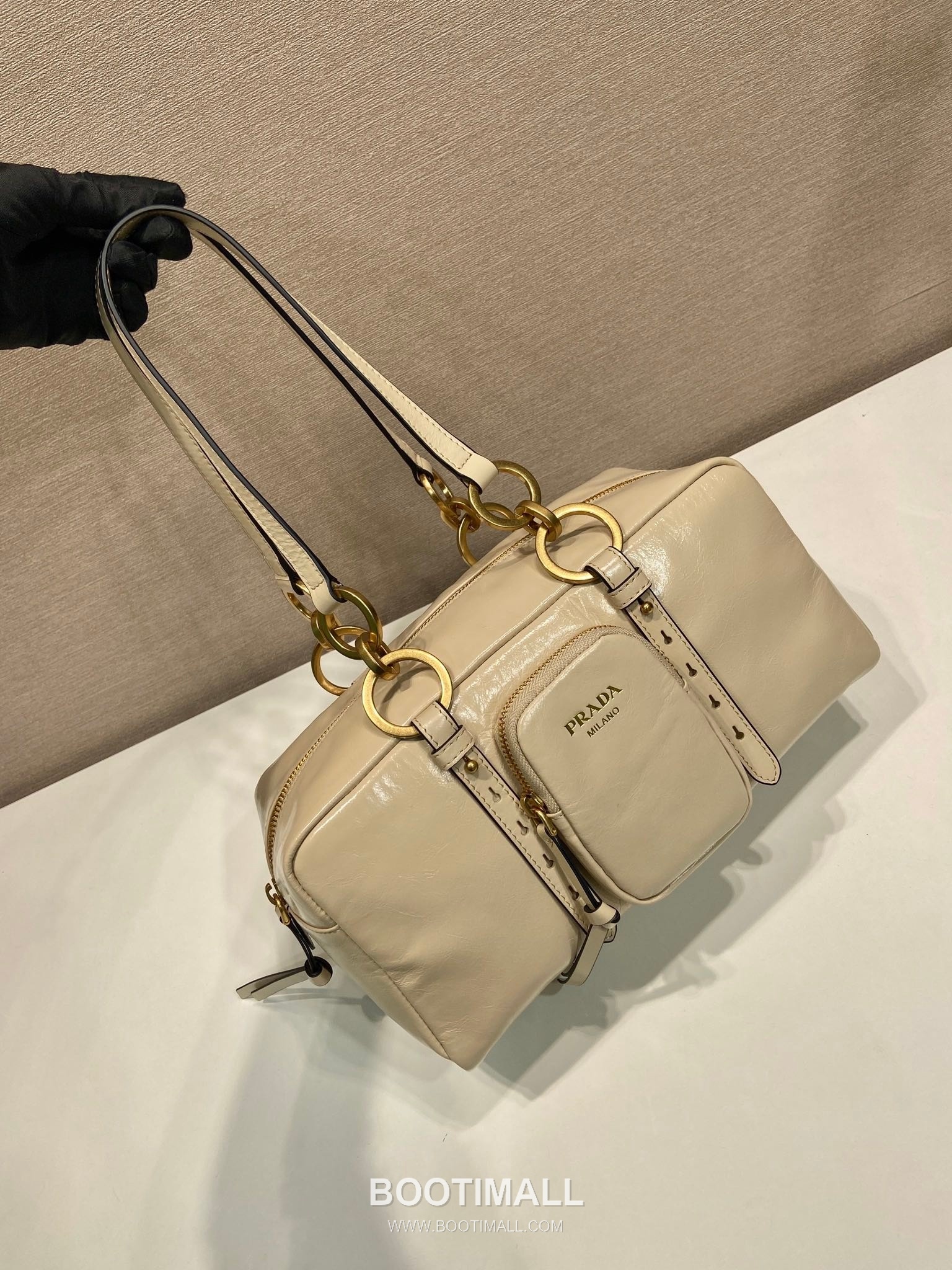 Prada Oiled Wax Calfskin Shoulder Bag with Vintage Metal Hardware and Zip Pocket Detail 프라다 오일왁스 카프스킨 빈티지메탈 지퍼포켓 숄더백 1BB138 30cm 2