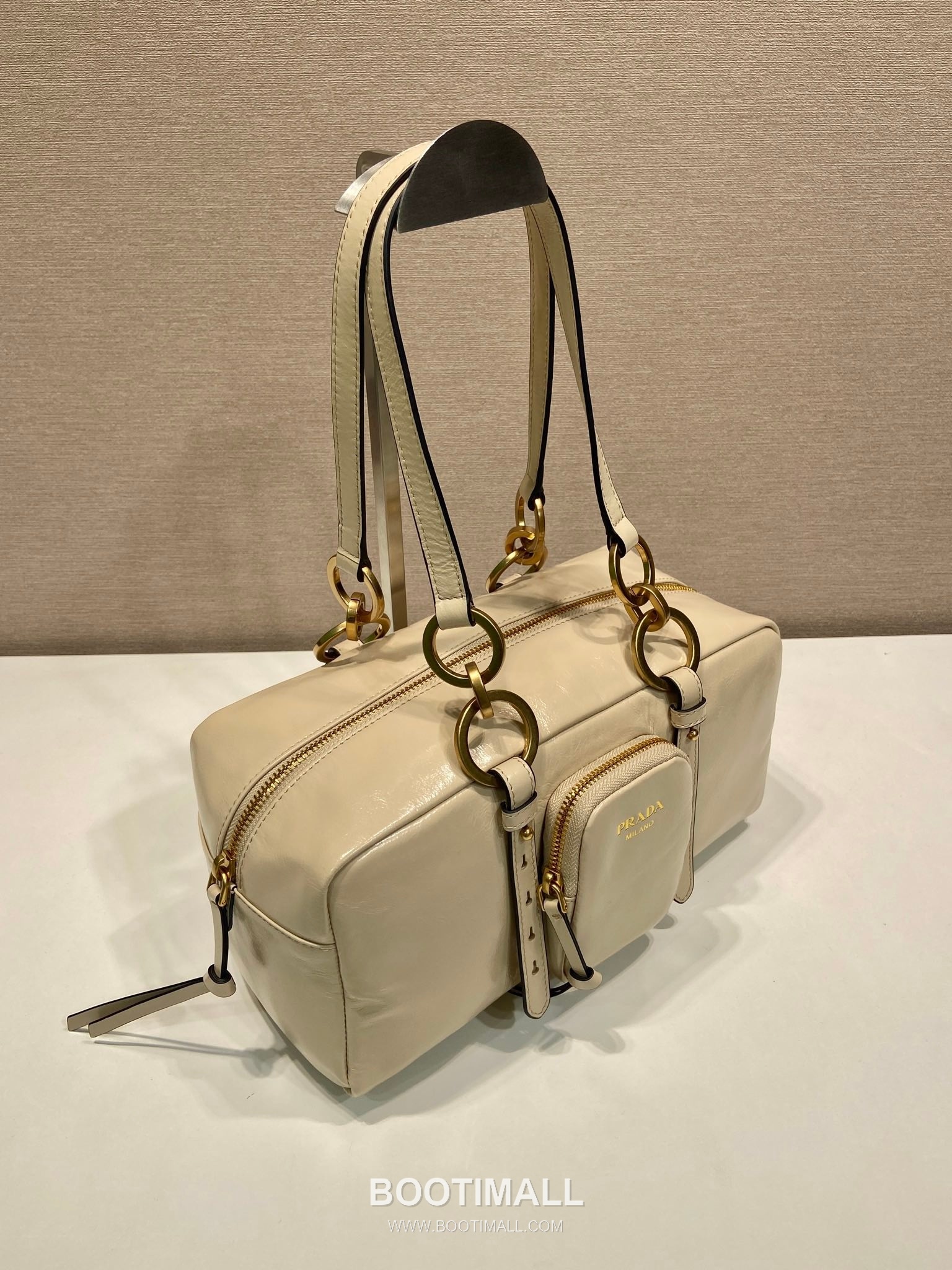 Prada Oiled Wax Calfskin Shoulder Bag with Vintage Metal Hardware and Zip Pocket Detail 프라다 오일왁스 카프스킨 빈티지메탈 지퍼포켓 숄더백 1BB138 30cm 3