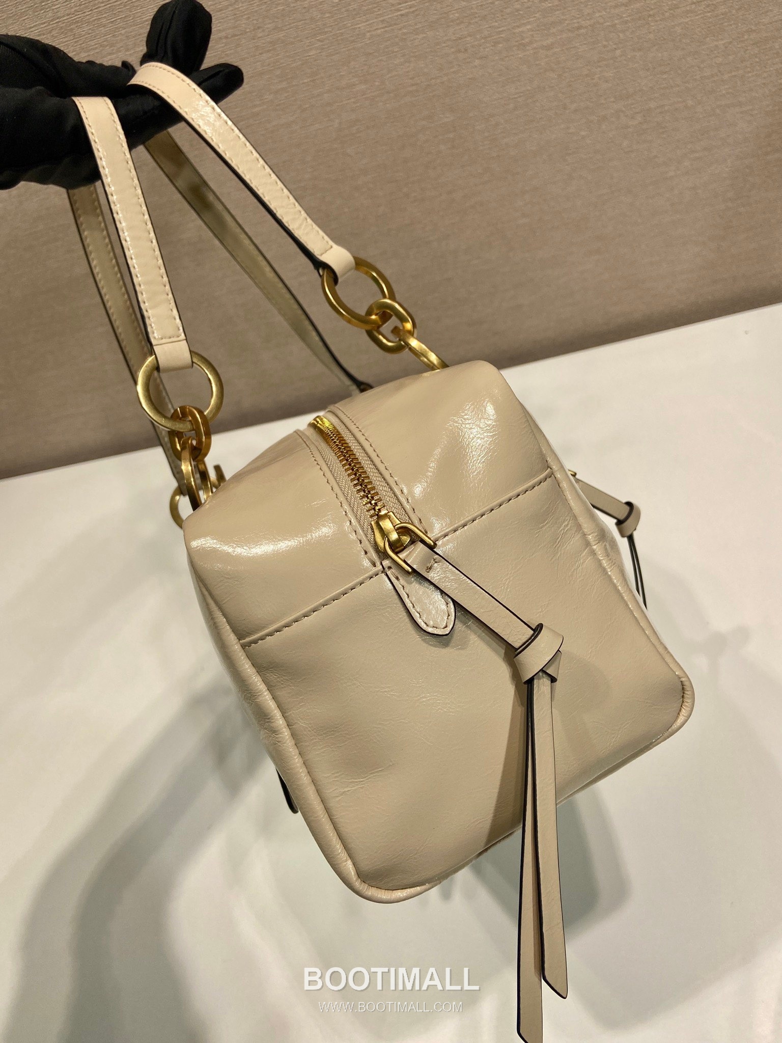 Prada Oiled Wax Calfskin Shoulder Bag with Vintage Metal Hardware and Zip Pocket Detail 프라다 오일왁스 카프스킨 빈티지메탈 지퍼포켓 숄더백 1BB138 30cm 6