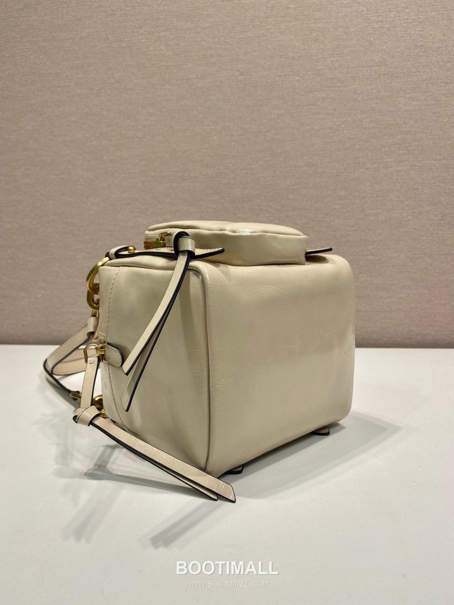 Prada Oiled Wax Calfskin Mini Top Handle Bag with Vintage Metal Hardware and Zip Pocket Detail 프라다 오일왁스 카프스킨 빈티지메탈 지퍼포켓 미니 토트백 1BB137 14cm 7