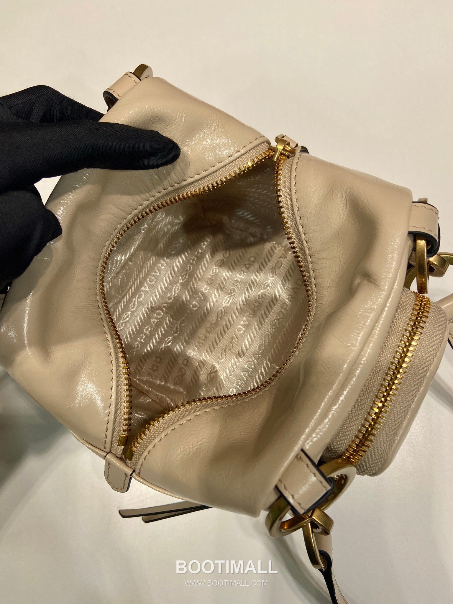 Prada Oiled Wax Calfskin Mini Top Handle Bag with Vintage Metal Hardware and Zip Pocket Detail 프라다 오일왁스 카프스킨 빈티지메탈 지퍼포켓 미니 토트백 1BB137 14cm 8