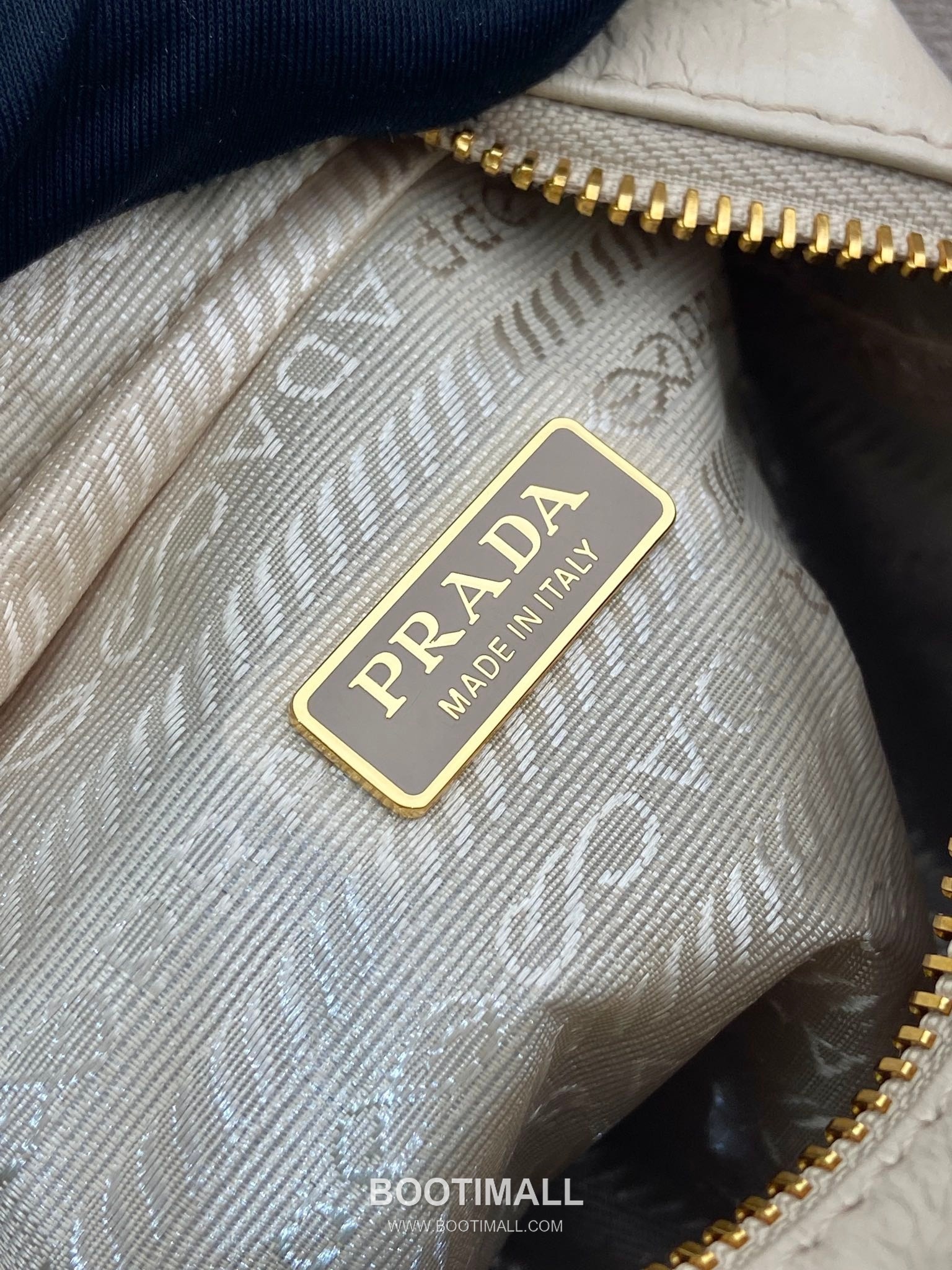 Prada Oiled Wax Calfskin Mini Top Handle Bag with Vintage Metal Hardware and Zip Pocket Detail 프라다 오일왁스 카프스킨 빈티지메탈 지퍼포켓 미니 토트백 1BB137 14cm 9