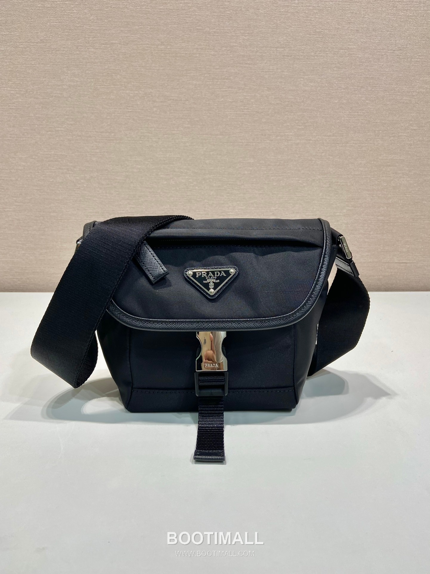 Prada Saffiano Leather and Nylon Messenger Bag with Flap Buckle and Woven Strap Detail 프라다 사피아노 나일론 플랩버클 우븐스트랩 메신저백 2VD070 16cm 1
