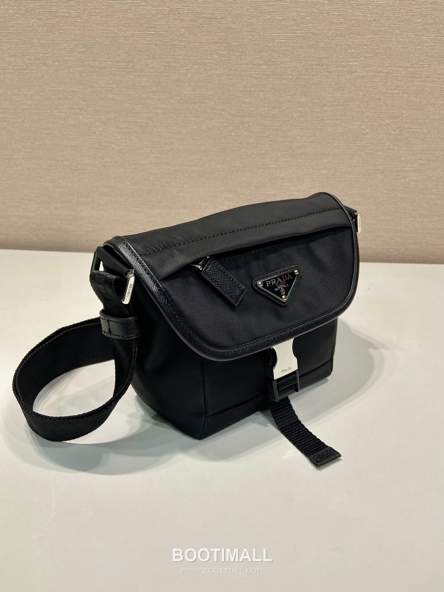 Prada Saffiano Leather and Nylon Messenger Bag with Flap Buckle and Woven Strap Detail 프라다 사피아노 나일론 플랩버클 우븐스트랩 메신저백 2VD070 16cm 3