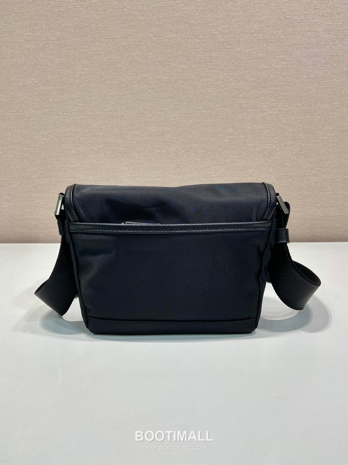 Prada Saffiano Leather and Nylon Messenger Bag with Flap Buckle and Woven Strap Detail 프라다 사피아노 나일론 플랩버클 우븐스트랩 메신저백 2VD070 16cm 4