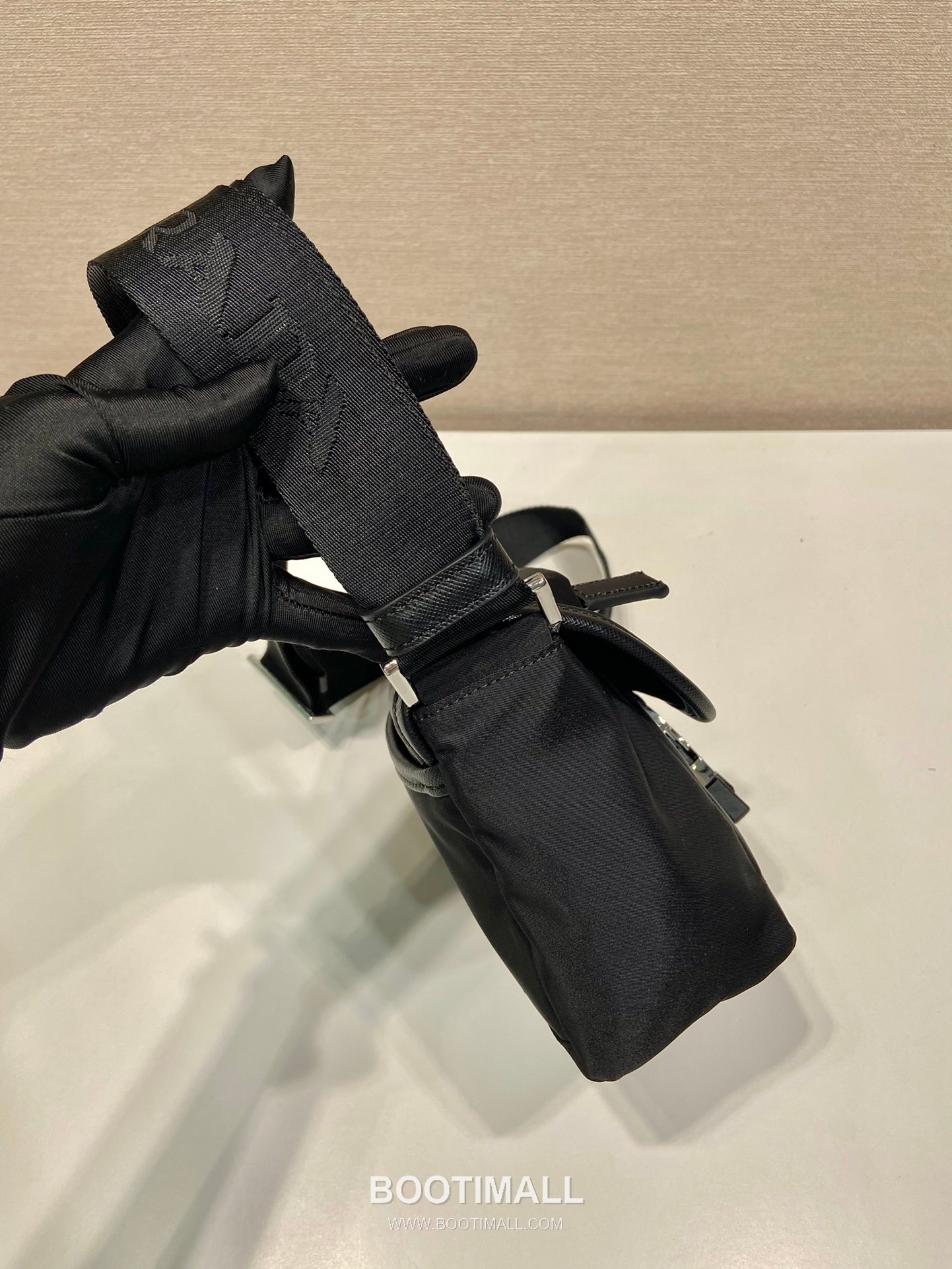 Prada Saffiano Leather and Nylon Messenger Bag with Flap Buckle and Woven Strap Detail 프라다 사피아노 나일론 플랩버클 우븐스트랩 메신저백 2VD070 16cm 6