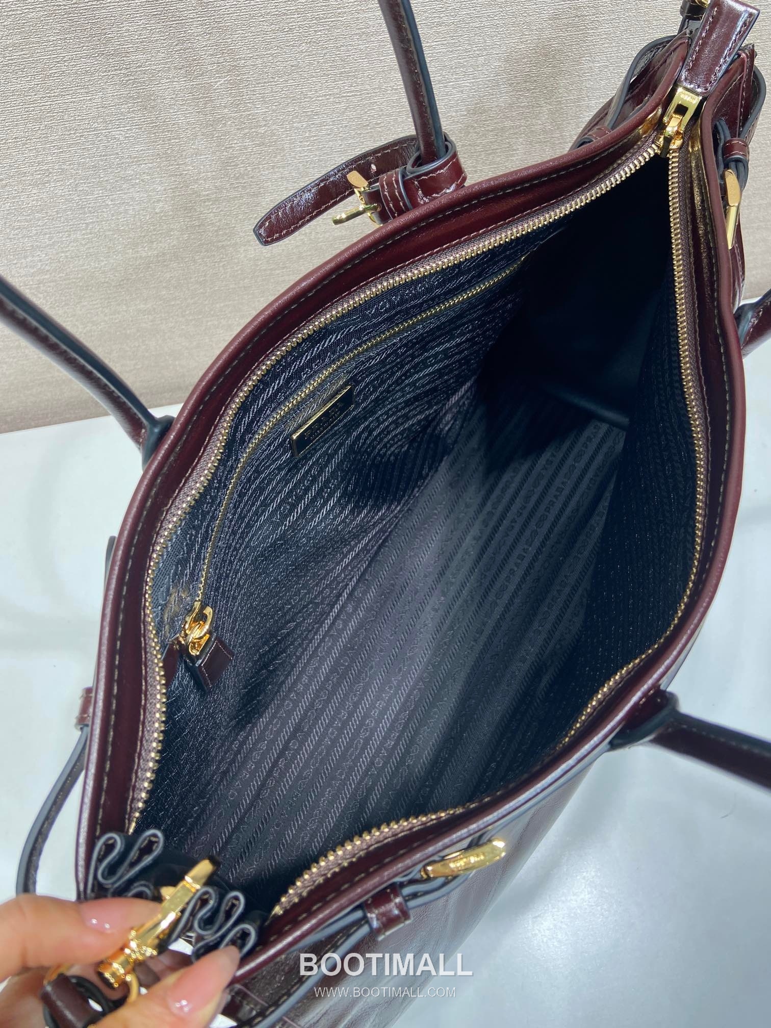 Prada LusSolf Oiled Wax Calfskin Tote Bag with Detachable Strap and Vintage Finish 프라다 루솔프 오일왁스 카프스킨 탈부착스트랩 빈티지 토트백 1BA439 42cm 8
