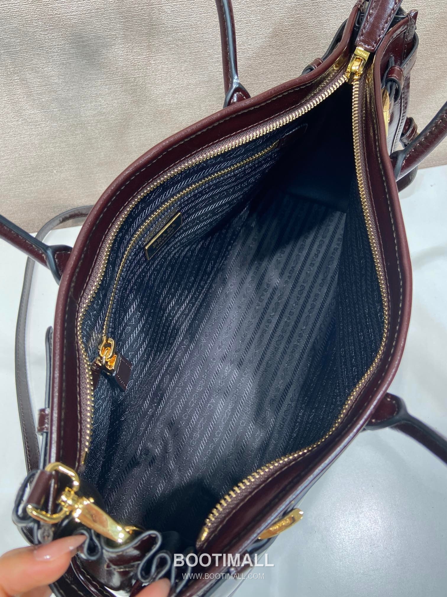 Prada LusSolf Oiled Wax Calfskin Tote Bag with Detachable Strap and Vintage Finish 프라다 루솔프 오일왁스 카프스킨 탈부착스트랩 빈티지 토트백 1BA433 38cm 8