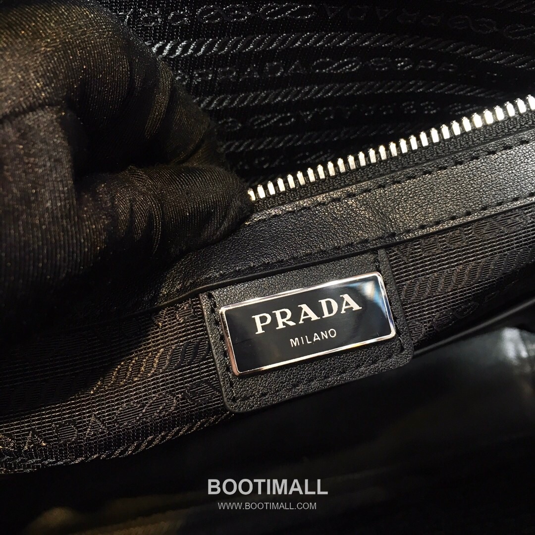 Prada Saffiano Calfskin Briefcase with Dual Handle and Zip Compartment Detail 프라다 사피아노 카프스킨 더블핸들 지퍼컴파트먼트 브리프케이스 2VE016 38cm 9