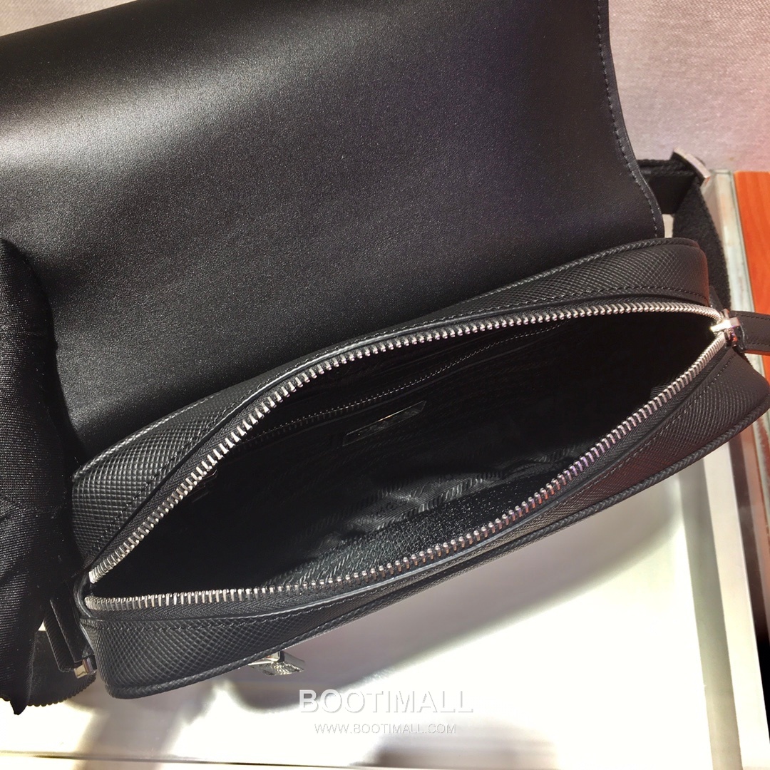 Prada Saffiano Calfskin Messenger Bag with Triangle Logo and Zip Closure Detail 프라다 사피아노 카프스킨 삼각로고 지퍼 메신저백 2VD038 24cm 8