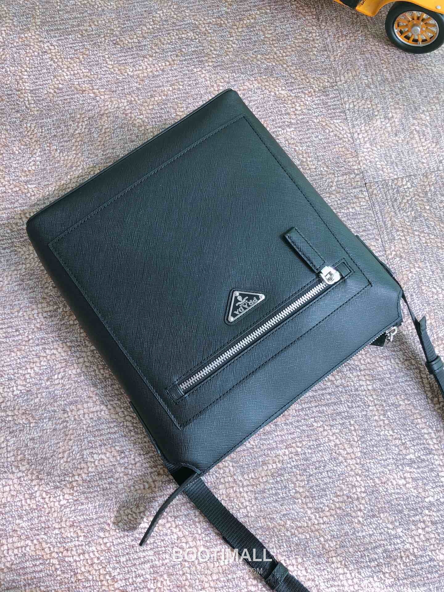 Prada Saffiano Calfskin Crossbody Bag with Front Zip Pocket and Multi Compartment Detail 프라다 사피아노 카프스킨 프론트지퍼 멀티수납 크로스백 2VG062 26cm 4