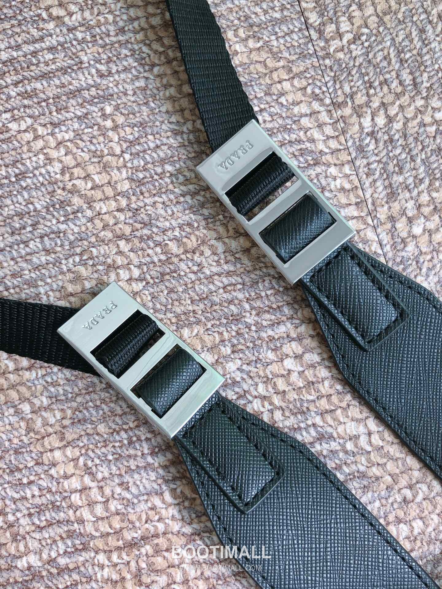 Prada Saffiano Calfskin Crossbody Bag with Front Zip Pocket and Multi Compartment Detail 프라다 사피아노 카프스킨 프론트지퍼 멀티수납 크로스백 2VG062 26cm 6