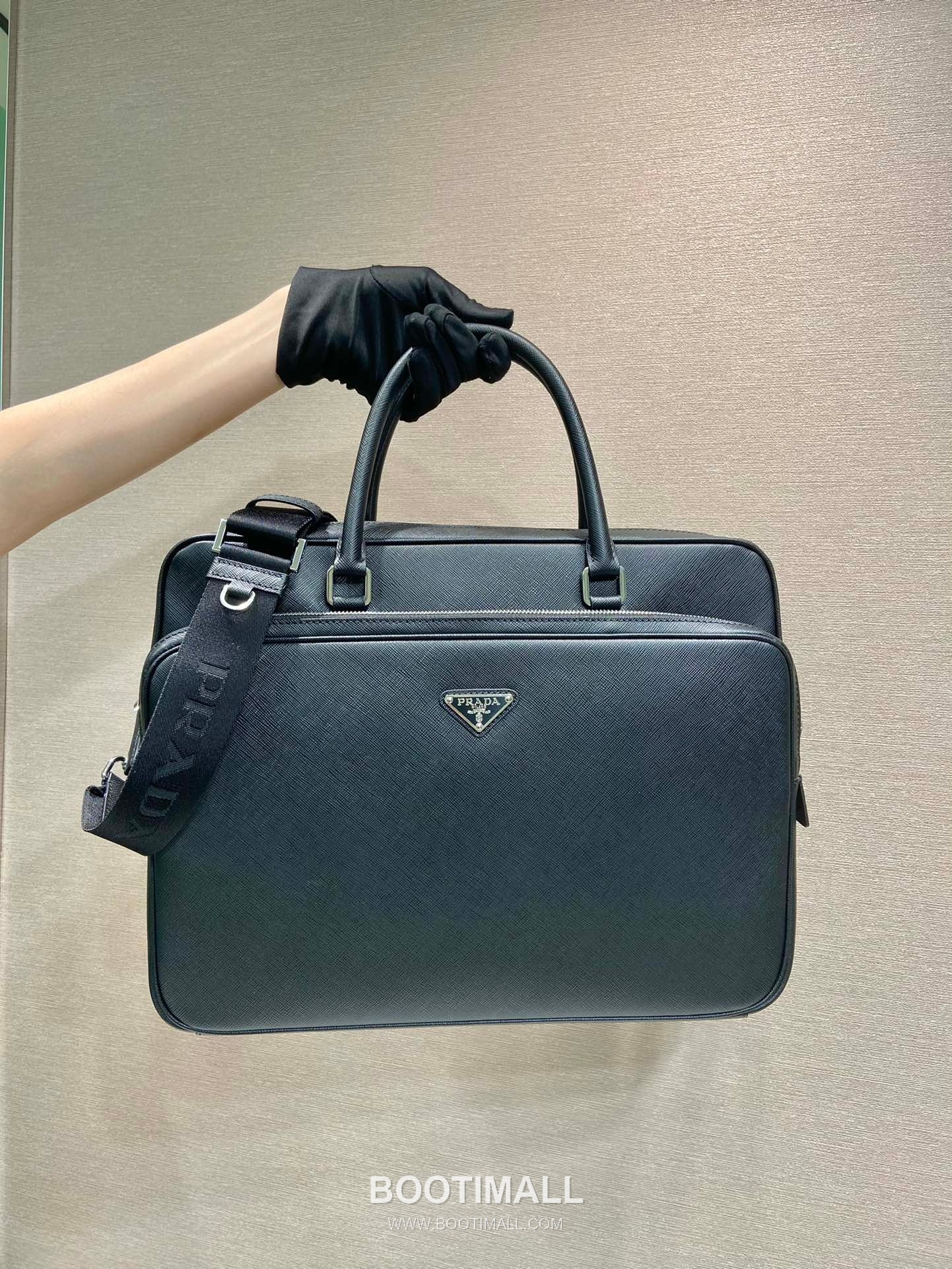 Prada Saffiano Calfskin Briefcase with Front Pocket and Detachable Strap Detail 프라다 사피아노 카프스킨 프론트포켓 탈부착스트랩 브리프케이스 2VE021 37cm 1