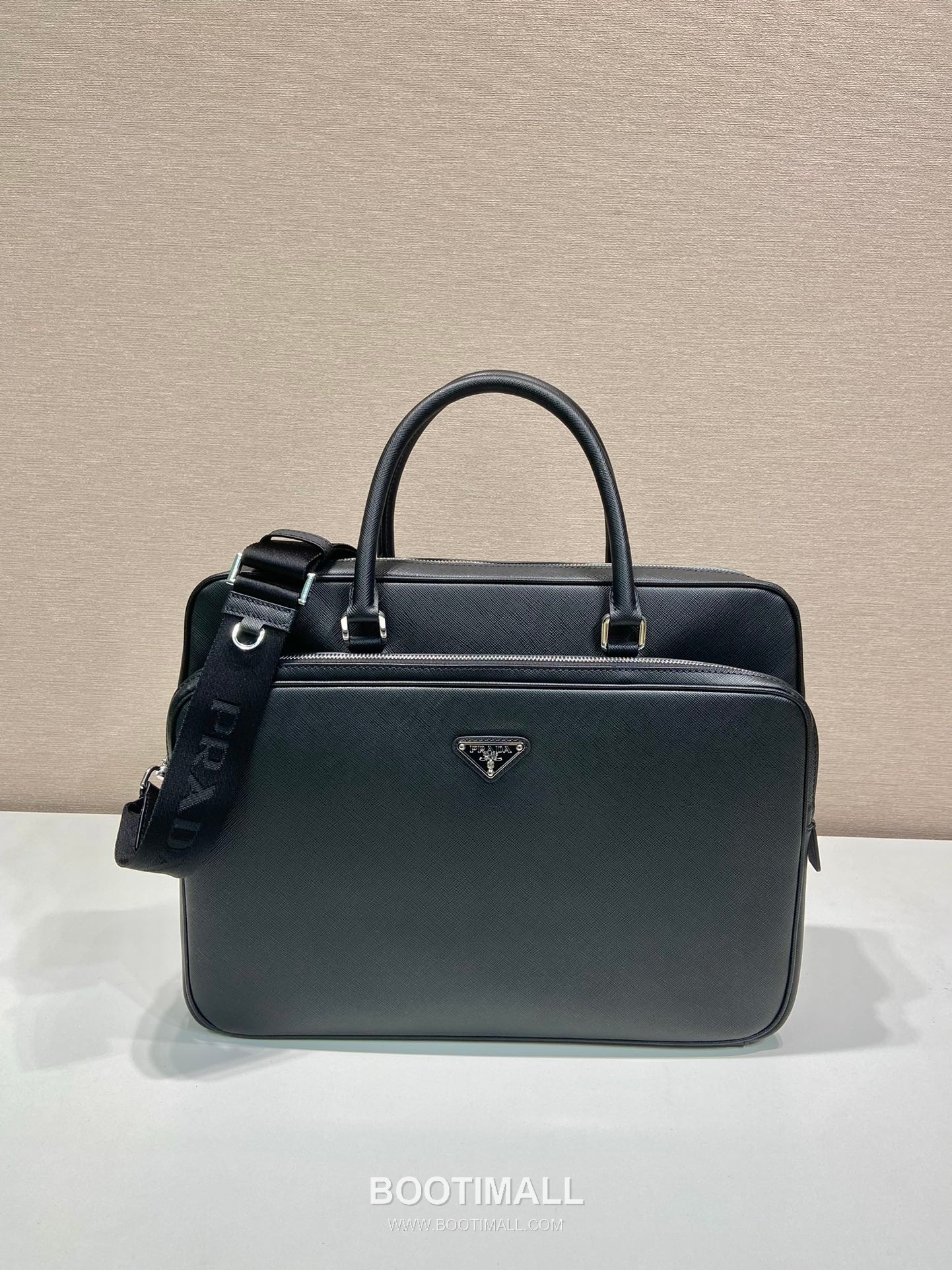 Prada Saffiano Calfskin Briefcase with Front Pocket and Detachable Strap Detail 프라다 사피아노 카프스킨 프론트포켓 탈부착스트랩 브리프케이스 2VE021 37cm 2