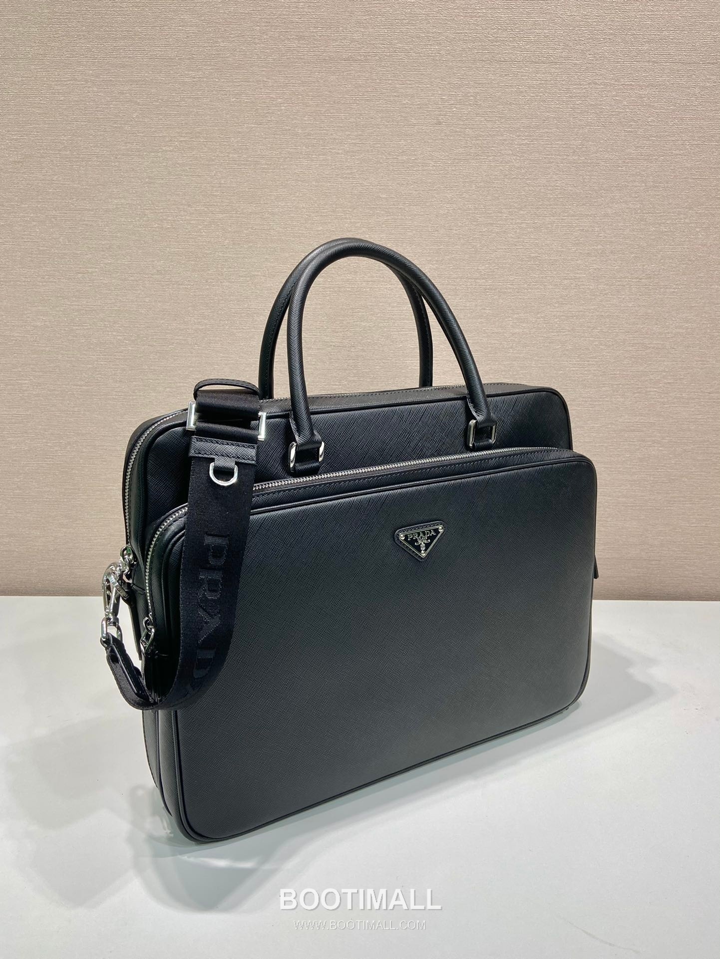 Prada Saffiano Calfskin Briefcase with Front Pocket and Detachable Strap Detail 프라다 사피아노 카프스킨 프론트포켓 탈부착스트랩 브리프케이스 2VE021 37cm 3