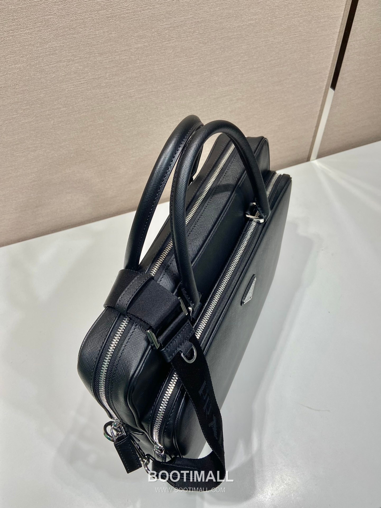 Prada Saffiano Calfskin Briefcase with Front Pocket and Detachable Strap Detail 프라다 사피아노 카프스킨 프론트포켓 탈부착스트랩 브리프케이스 2VE021 37cm 4