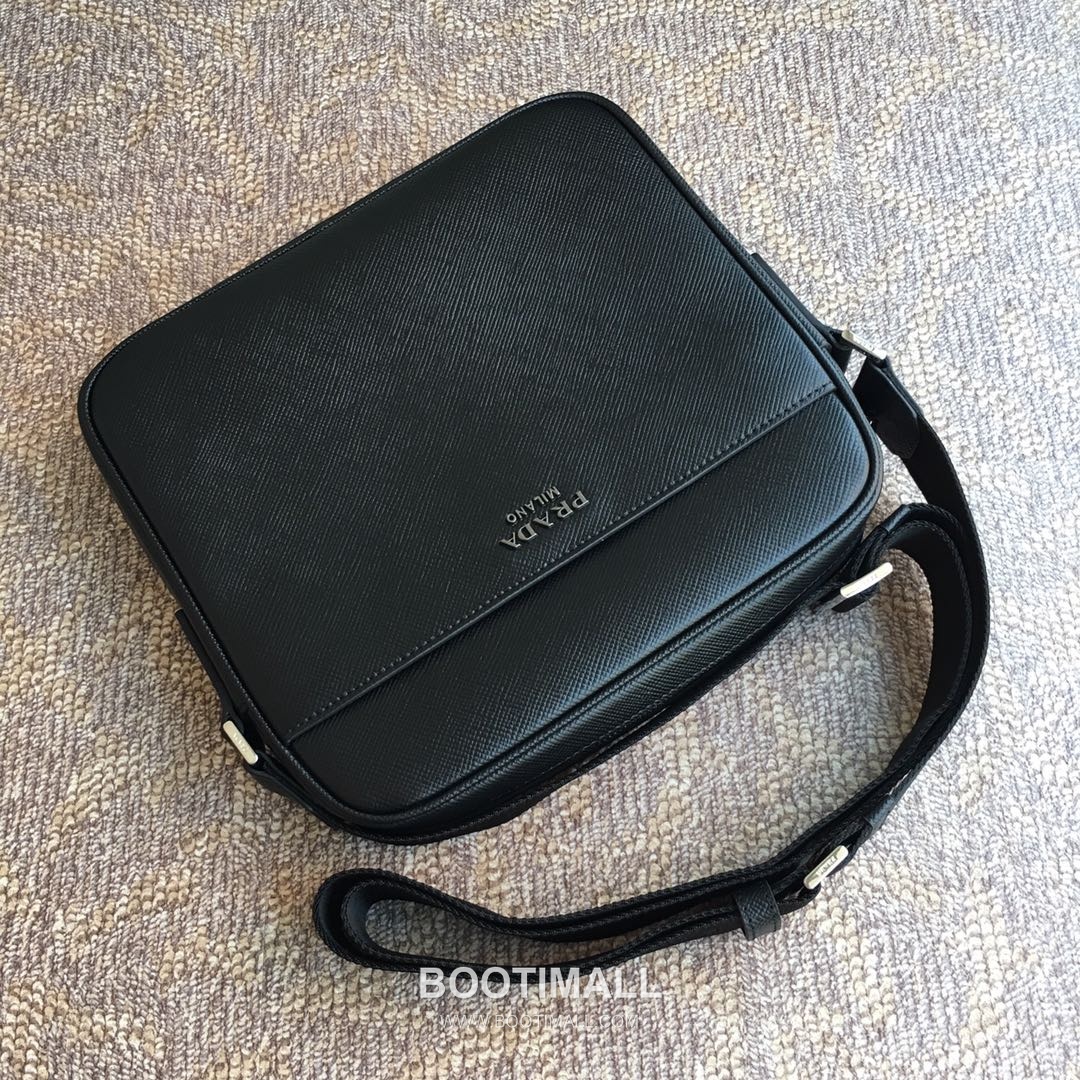 Prada Crossgrain Calfskin Shoulder Bag with Compact Structure and Logo Detail 프라다 크로스그레인 카프스킨 컴팩트 로고 숄더백 014 25cm 5
