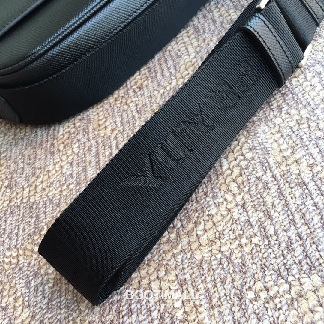 Prada Crossgrain Calfskin Shoulder Bag with Compact Structure and Logo Detail 프라다 크로스그레인 카프스킨 컴팩트 로고 숄더백 014 25cm 6