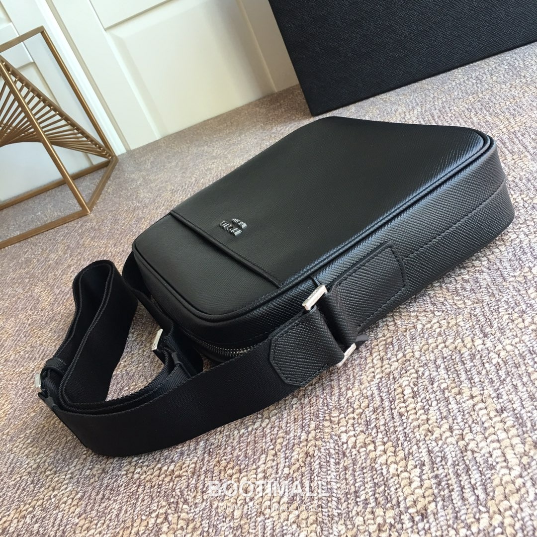 Prada Crossgrain Calfskin Shoulder Bag with Compact Structure and Logo Detail 프라다 크로스그레인 카프스킨 컴팩트 로고 숄더백 014 25cm 7