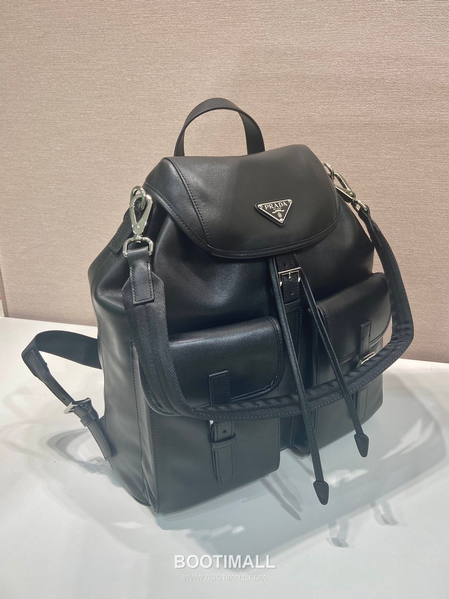 Prada Re-Nylon and Lambskin Backpack with Detachable Strap and Dual Use Detail 프라다 리나일론 램스킨 탈부착스트랩 투웨이 백팩 2VZ110A 34cm 11