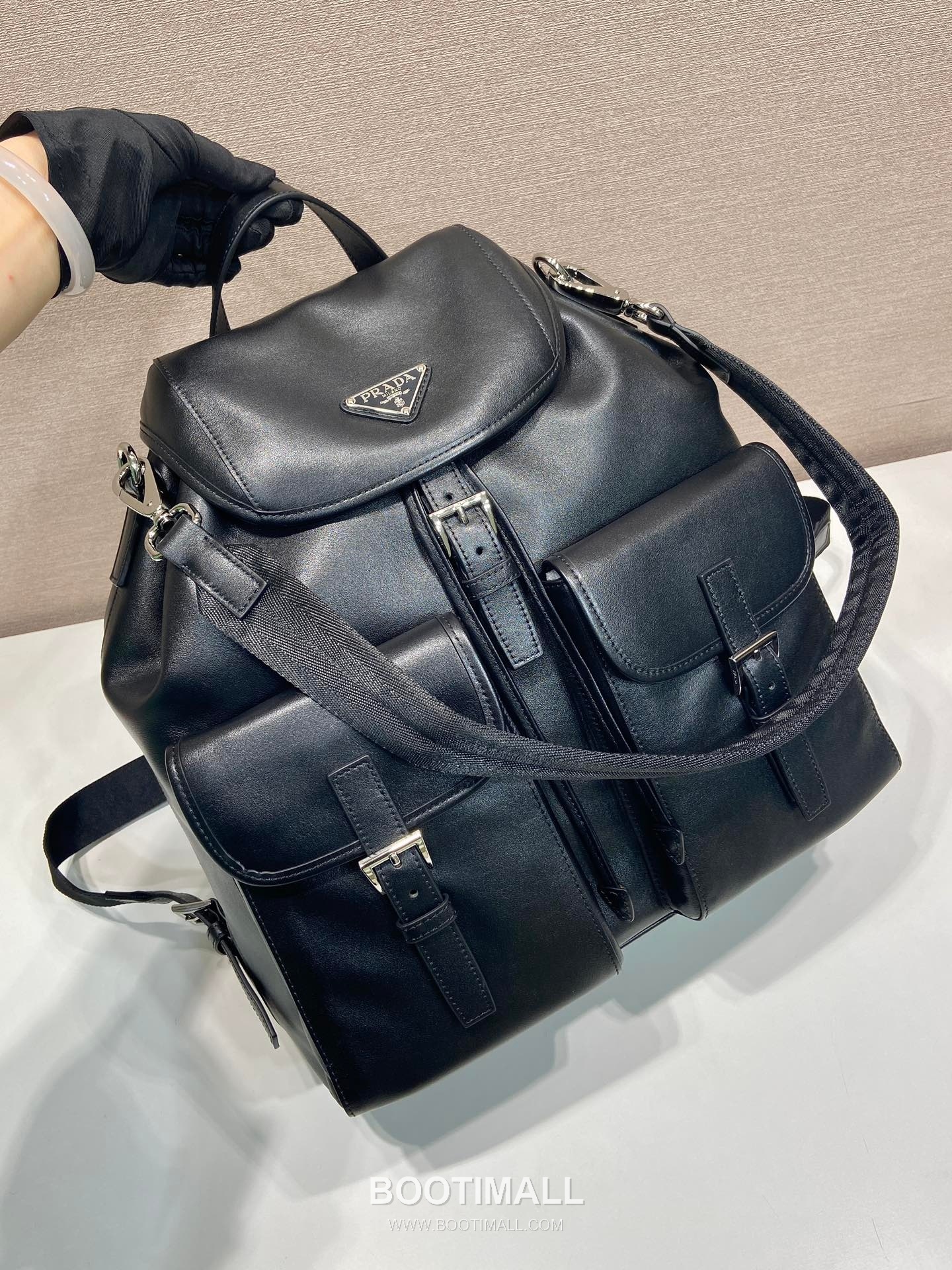 Prada Re-Nylon and Lambskin Backpack with Detachable Strap and Dual Use Detail 프라다 리나일론 램스킨 탈부착스트랩 투웨이 백팩 2VZ110A 34cm 12
