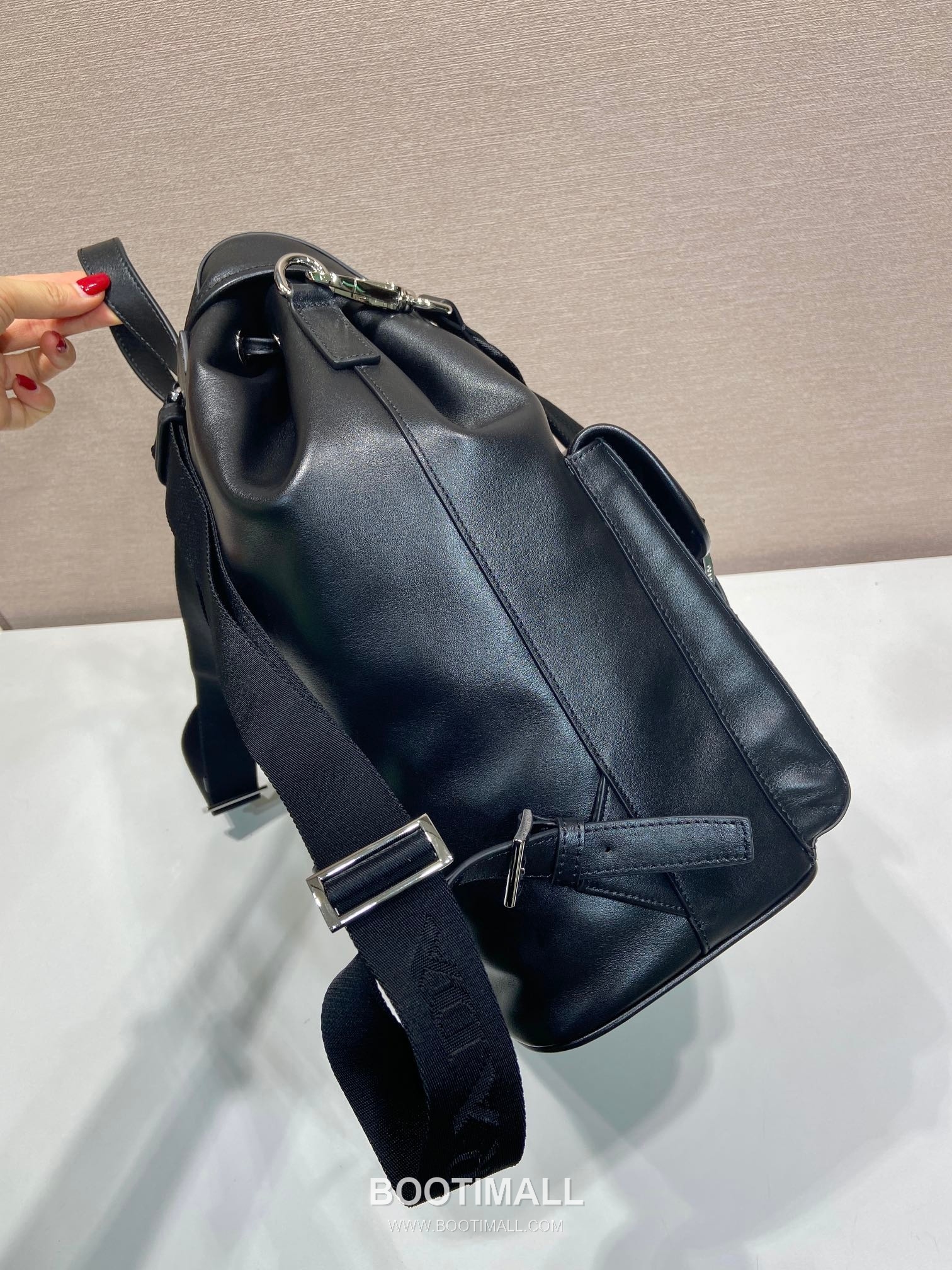 Prada Re-Nylon and Lambskin Backpack with Detachable Strap and Dual Use Detail 프라다 리나일론 램스킨 탈부착스트랩 투웨이 백팩 2VZ110A 34cm 14
