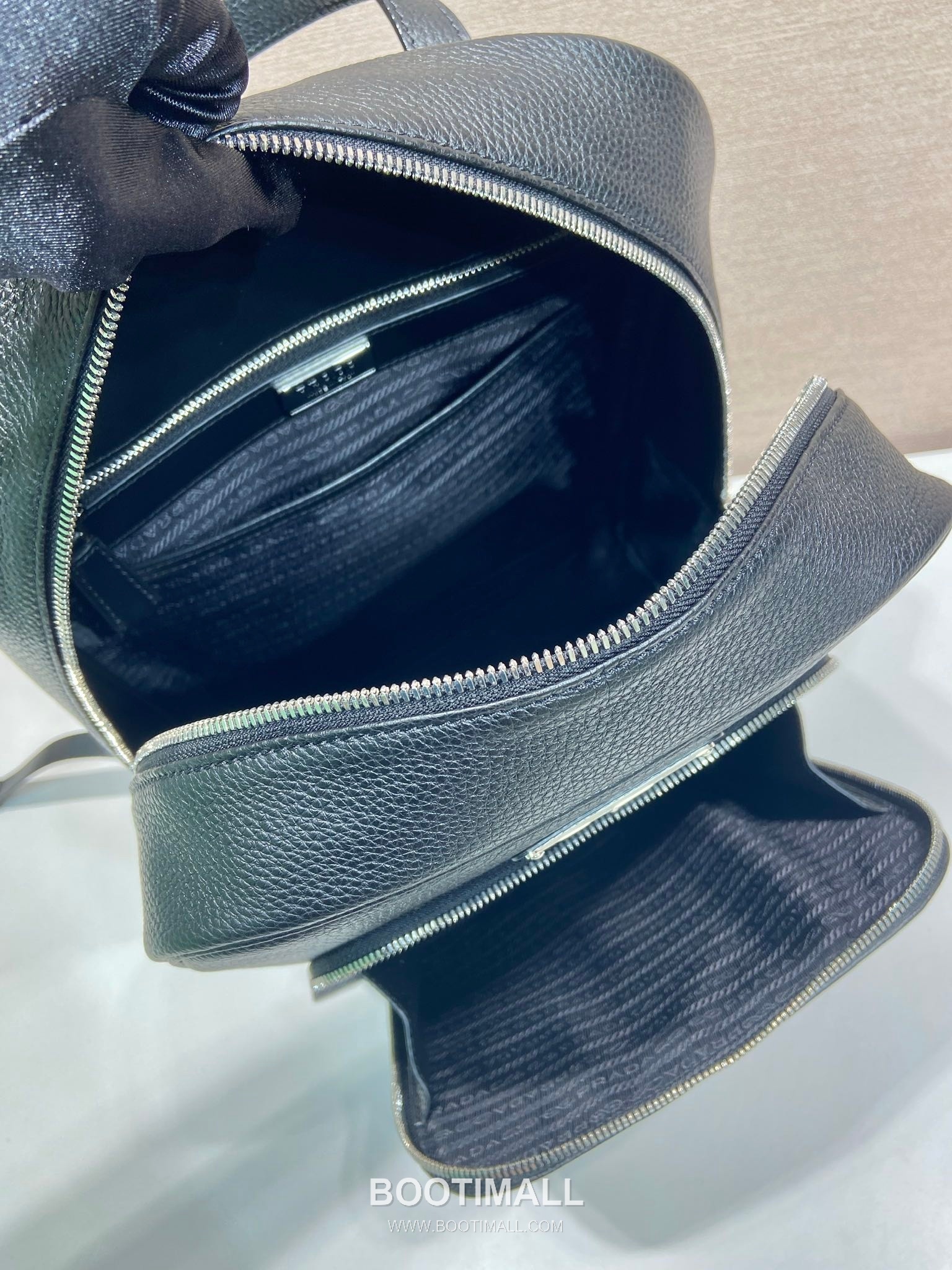 Prada Deer Grain Calfskin Backpack with Front Pocket and Dual Zip Detail 프라다 디어그레인 카프스킨 프론트포켓 더블지퍼 백팩 2VZ102 30cm 8