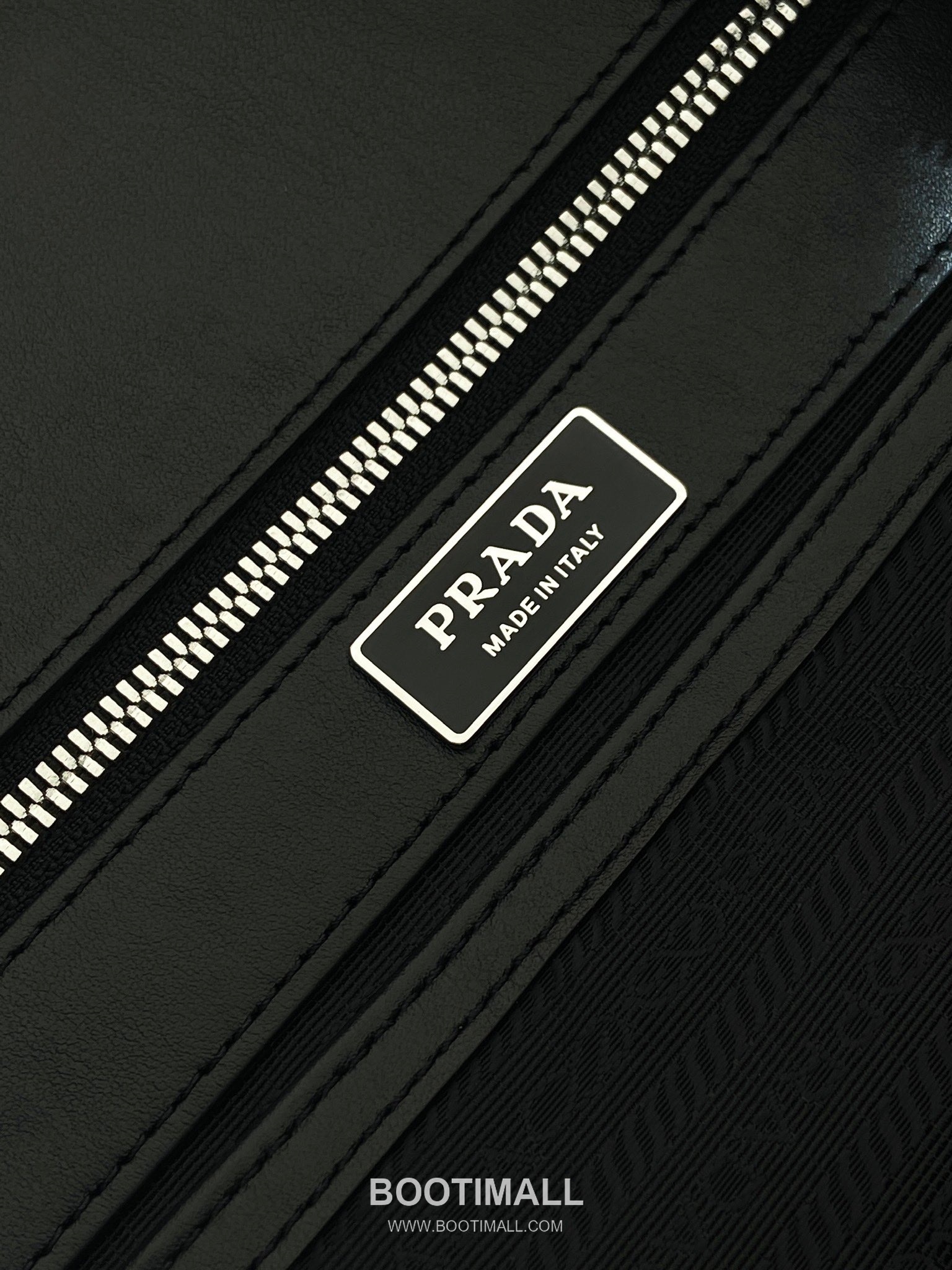 Prada Deer Grain Calfskin Backpack with Front Pocket and Dual Zip Detail 프라다 디어그레인 카프스킨 프론트포켓 더블지퍼 백팩 2VZ102 30cm 9