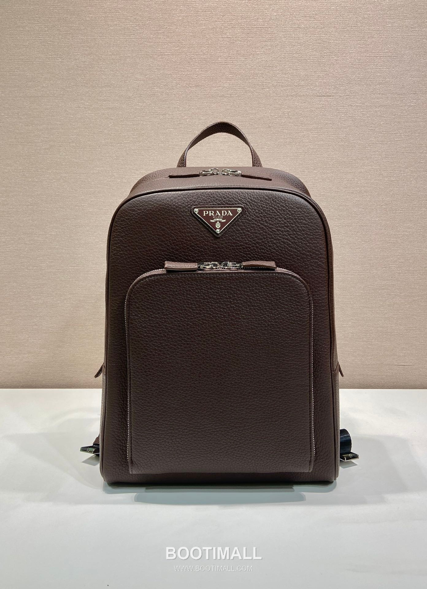 Prada Deer Grain Calfskin Backpack with Front Pocket and Dual Zip Detail 프라다 디어그레인 카프스킨 프론트포켓 더블지퍼 백팩 2VZ102 30cm 1