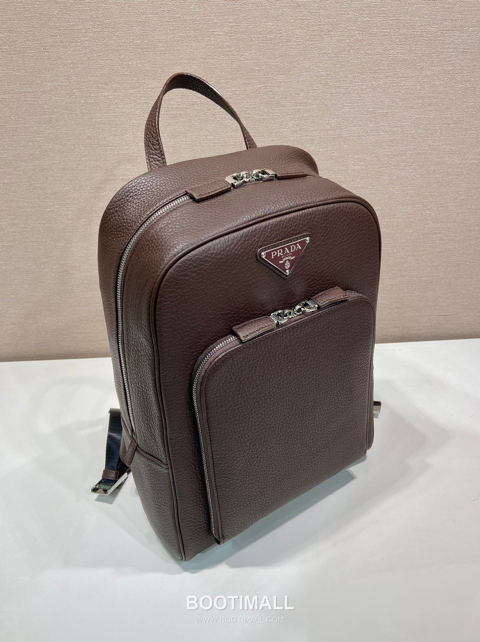 Prada Deer Grain Calfskin Backpack with Front Pocket and Dual Zip Detail 프라다 디어그레인 카프스킨 프론트포켓 더블지퍼 백팩 2VZ102 30cm 2