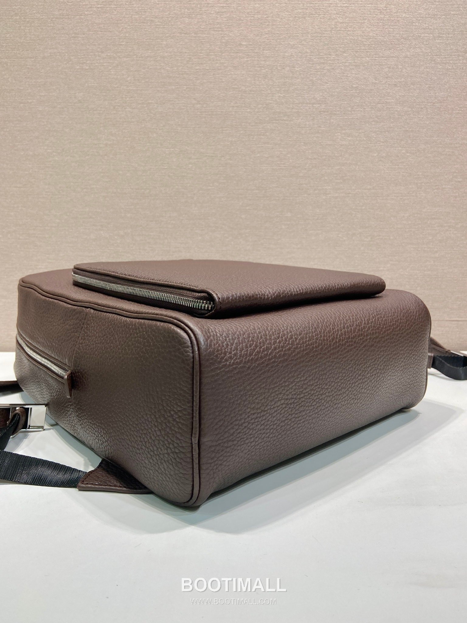 Prada Deer Grain Calfskin Backpack with Front Pocket and Dual Zip Detail 프라다 디어그레인 카프스킨 프론트포켓 더블지퍼 백팩 2VZ102 30cm 6