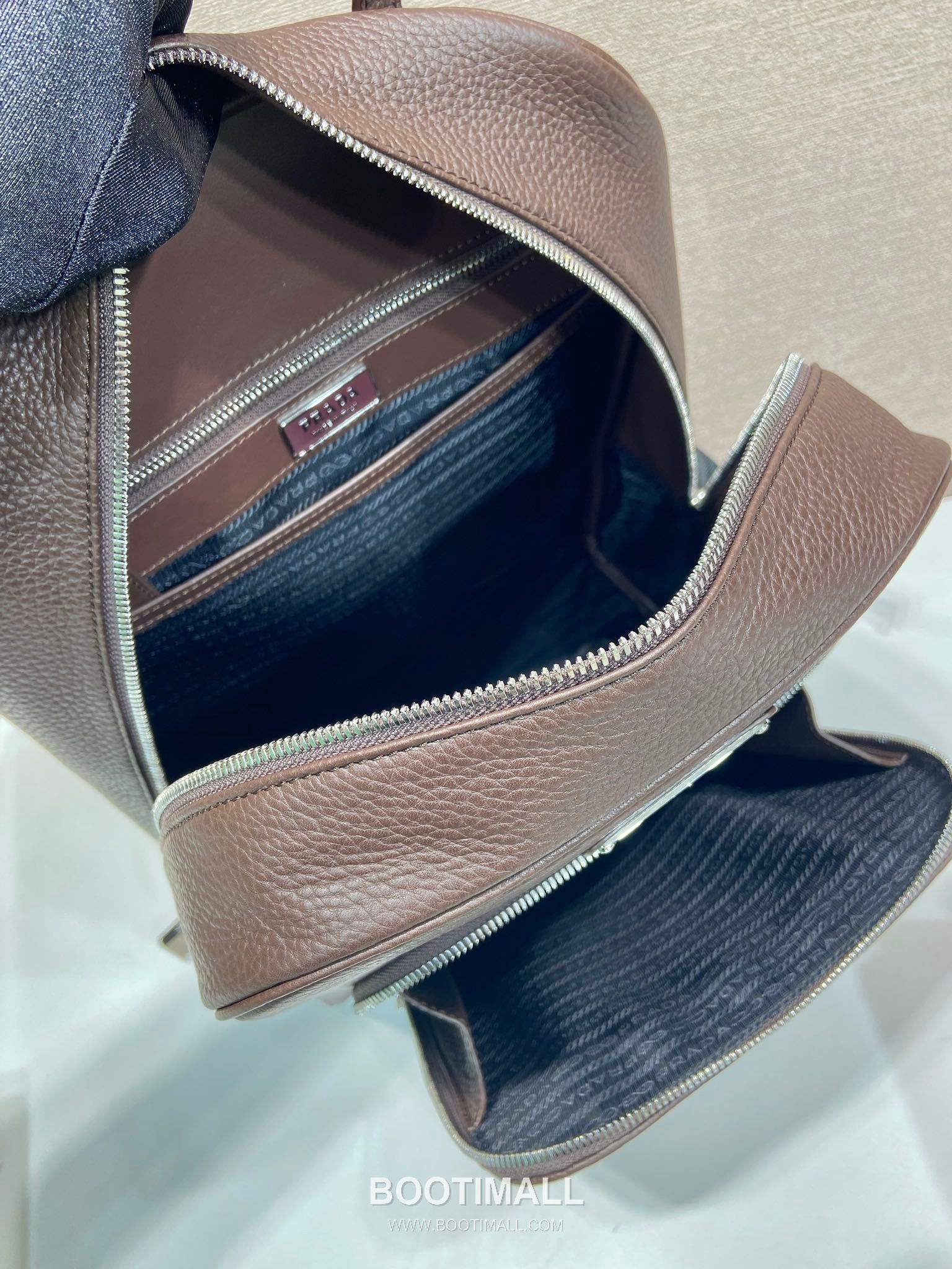 Prada Deer Grain Calfskin Backpack with Front Pocket and Dual Zip Detail 프라다 디어그레인 카프스킨 프론트포켓 더블지퍼 백팩 2VZ102 30cm 8